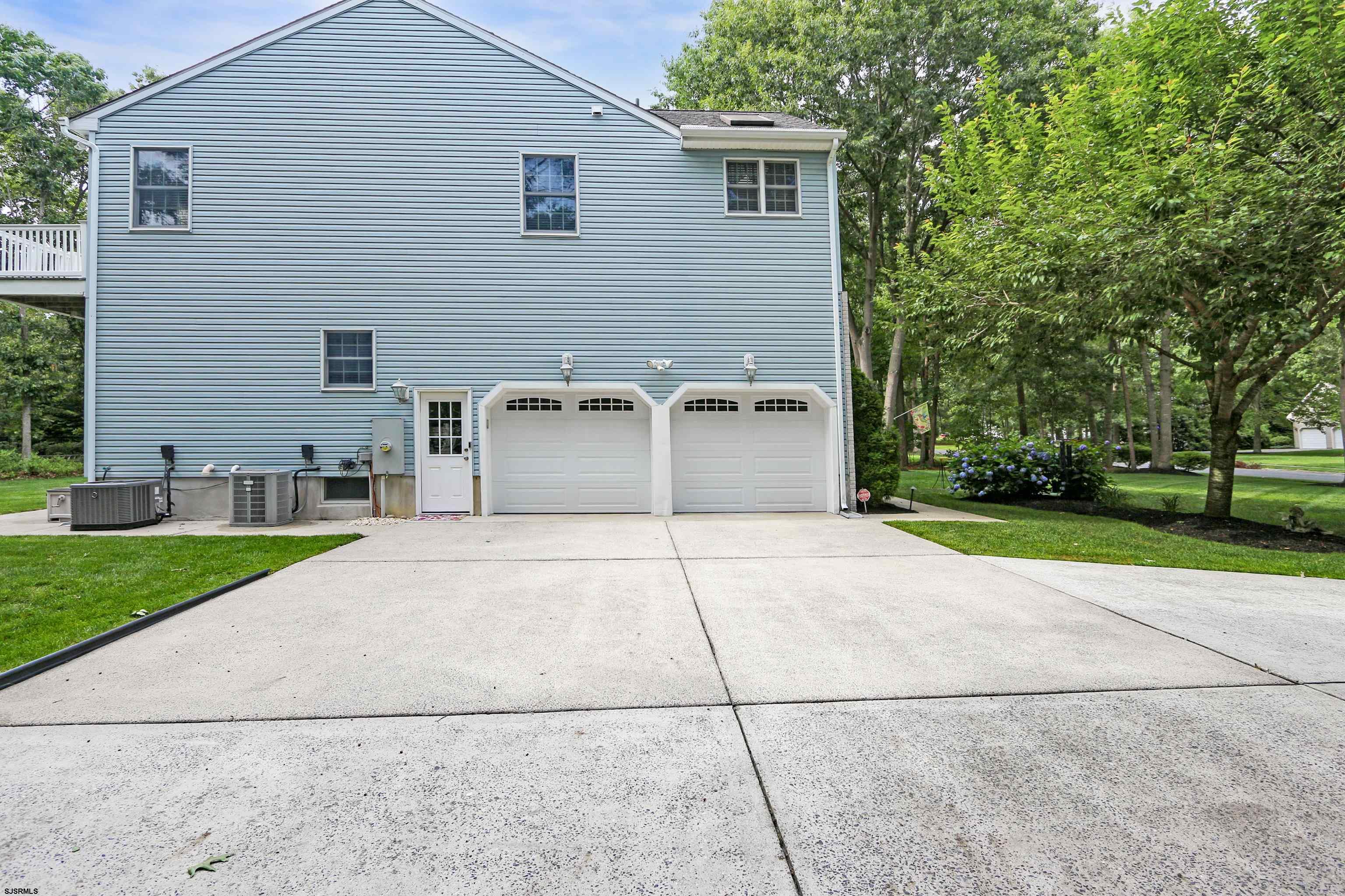 317 Island Ln