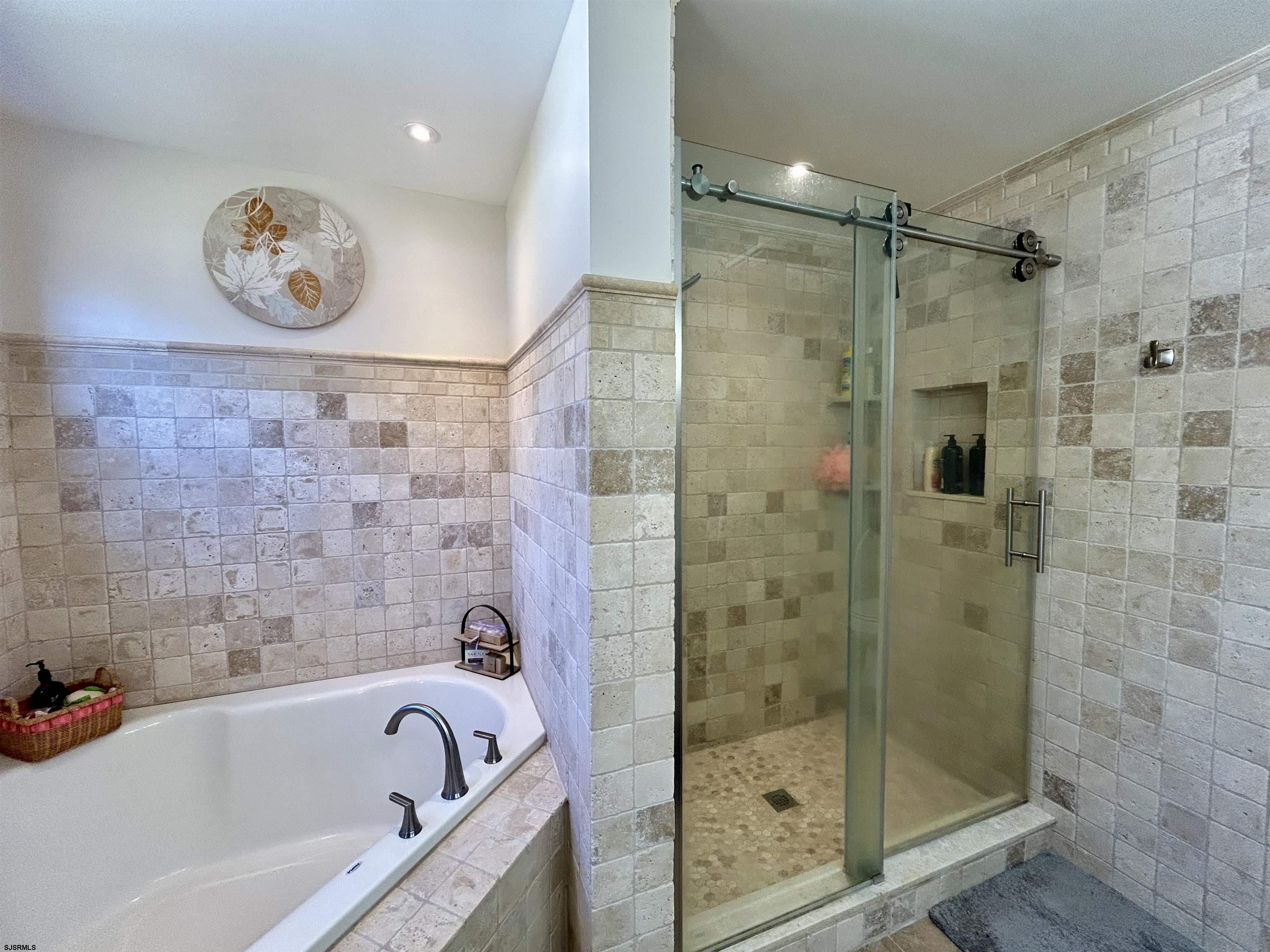 609738 | Photo 32
