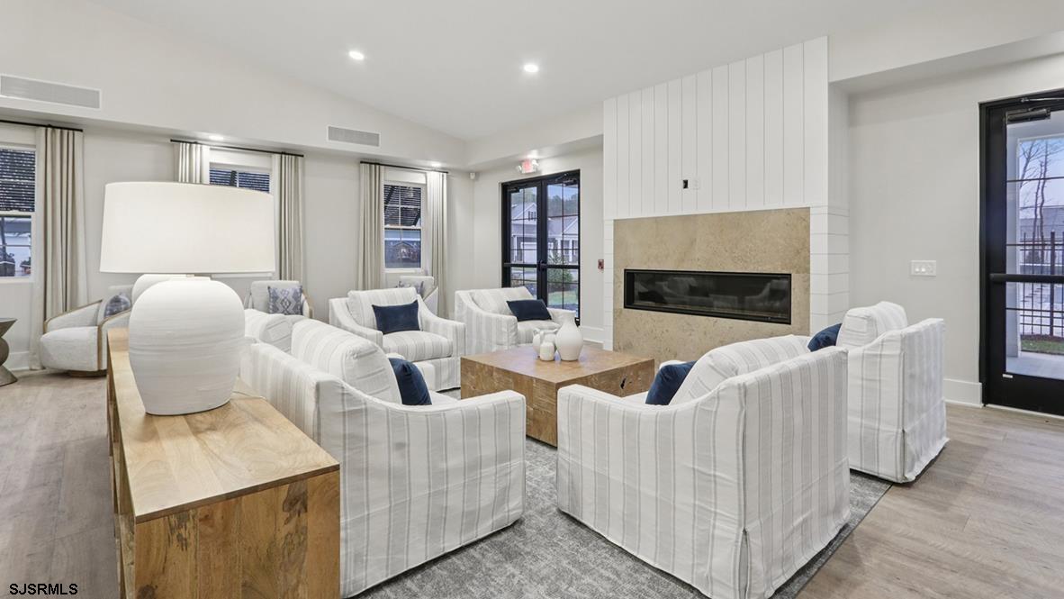 221 Huntington Dr