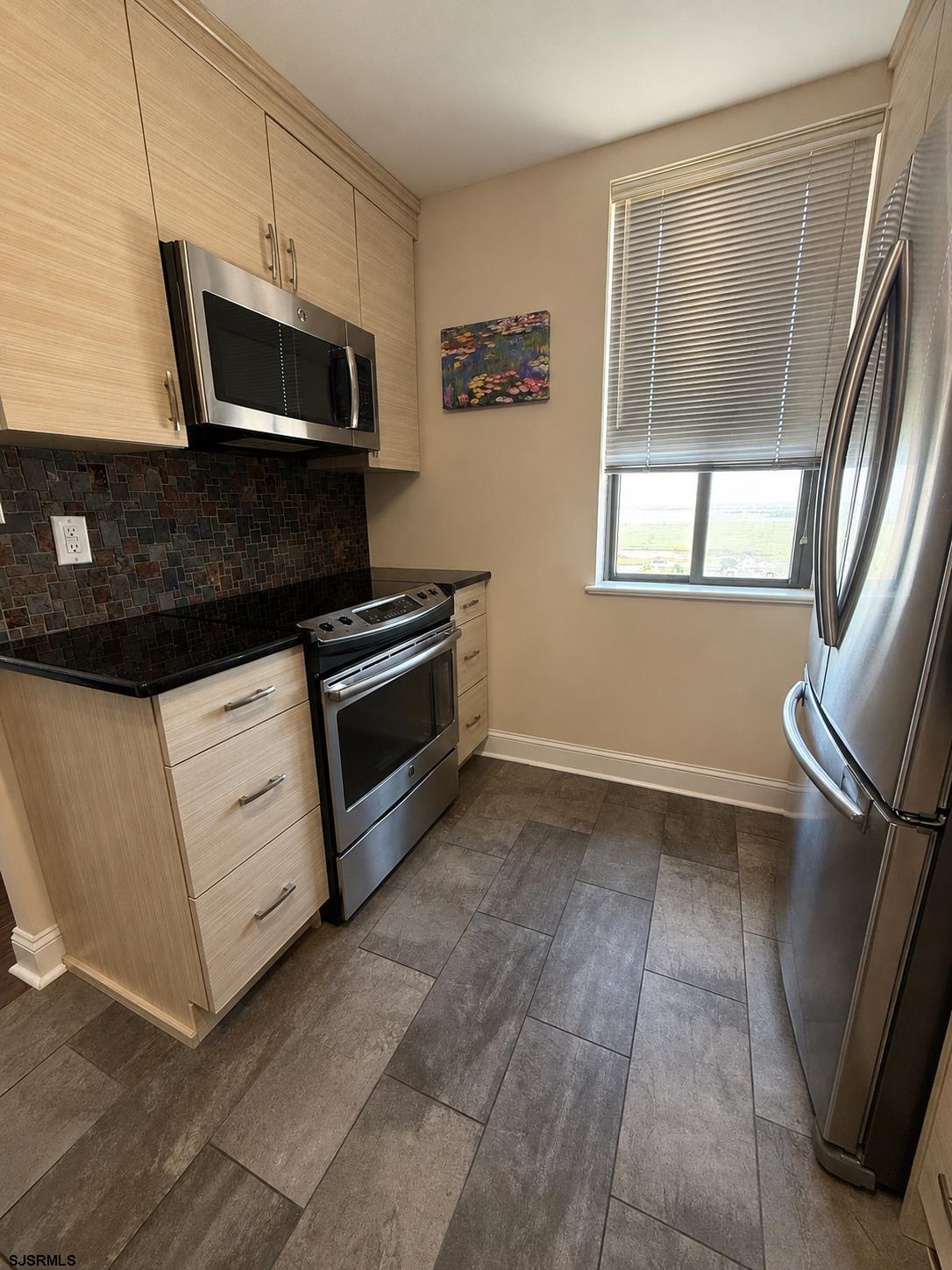 100 S Berkley Square - Picture 3