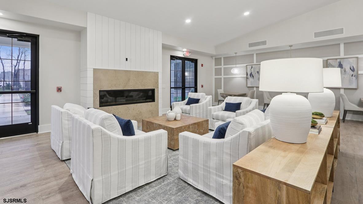 216 Huntington Dr