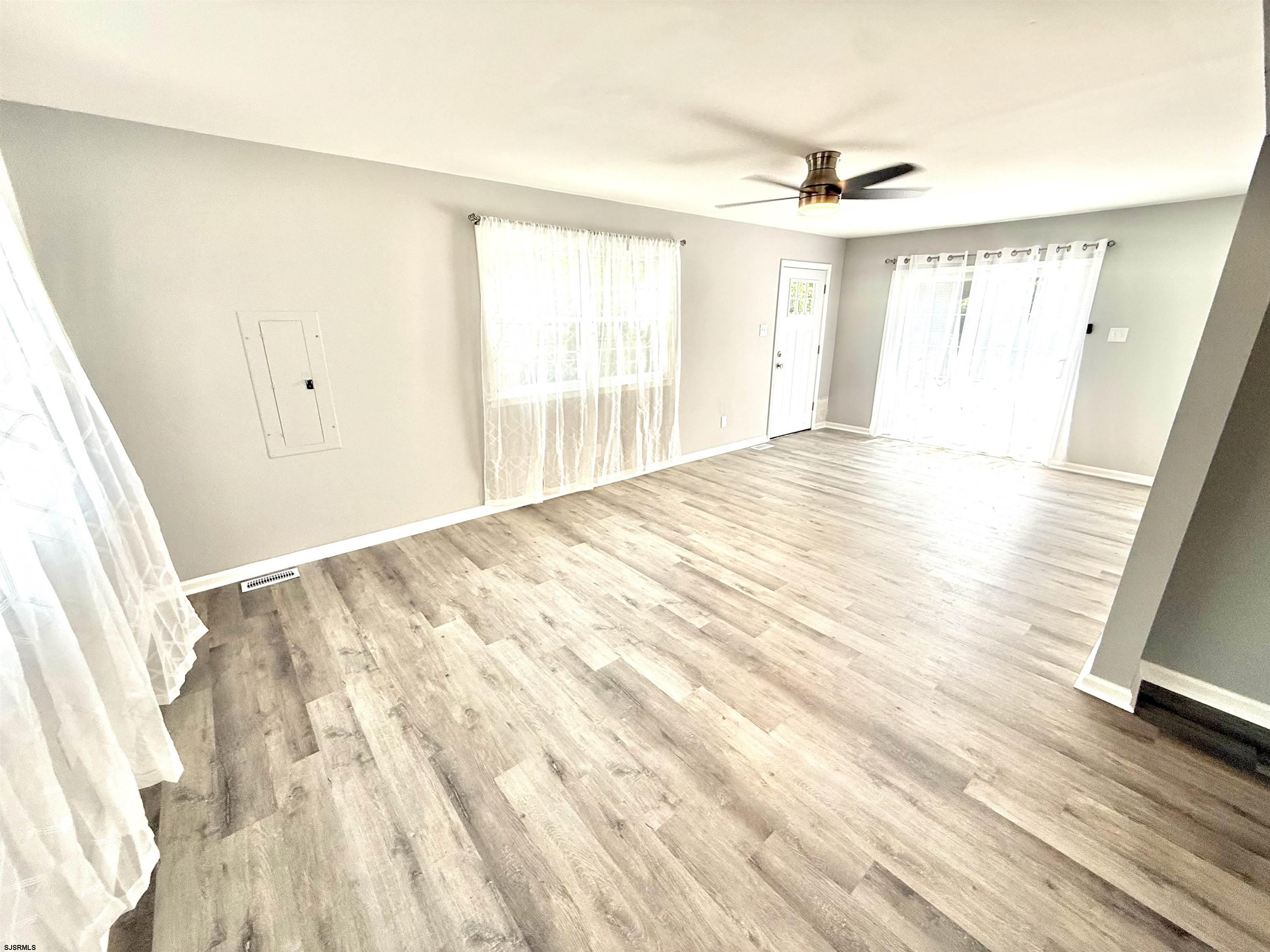 620 Salma Terrace - Picture 3