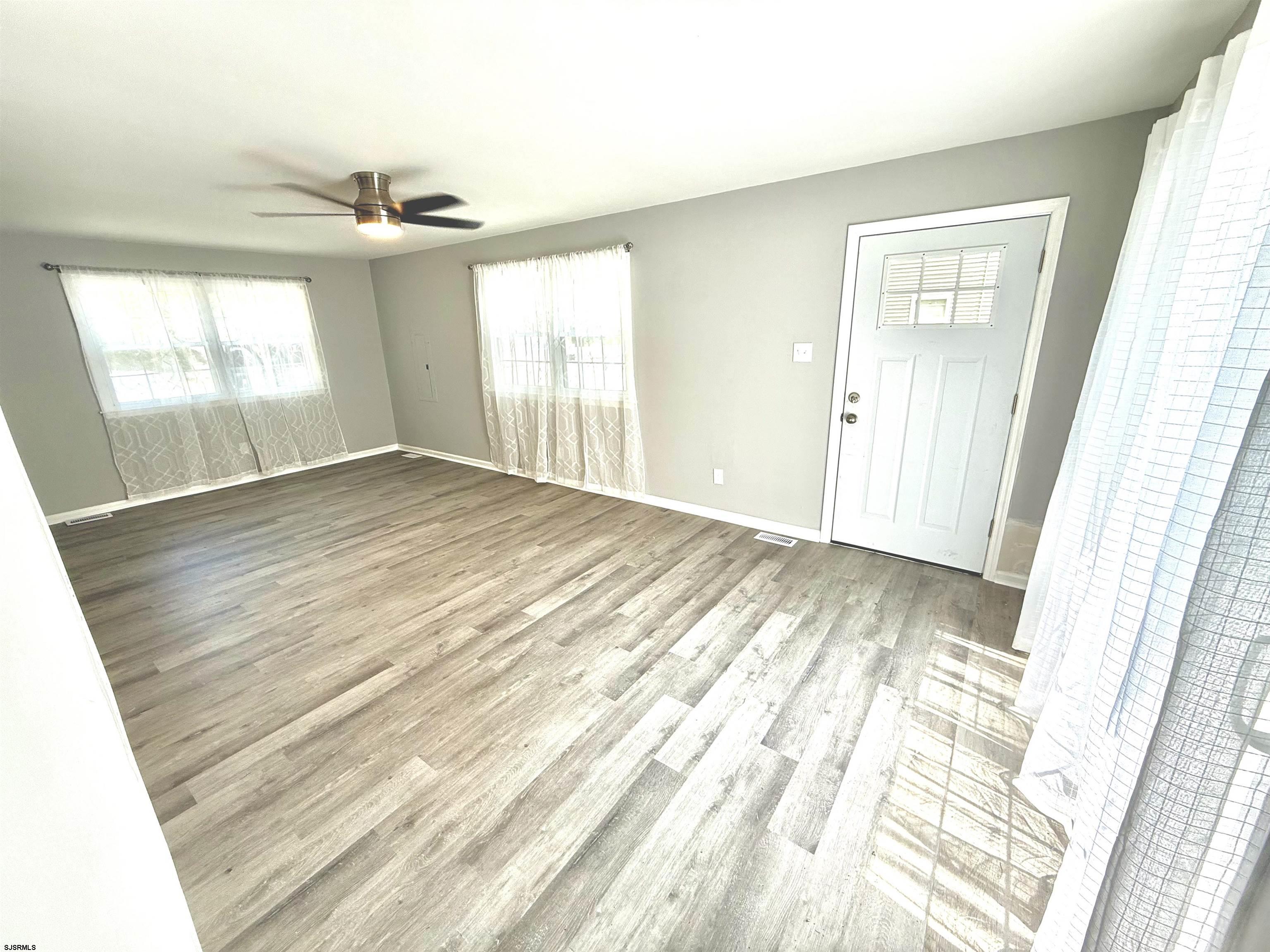 620 Salma Terrace - Picture 4