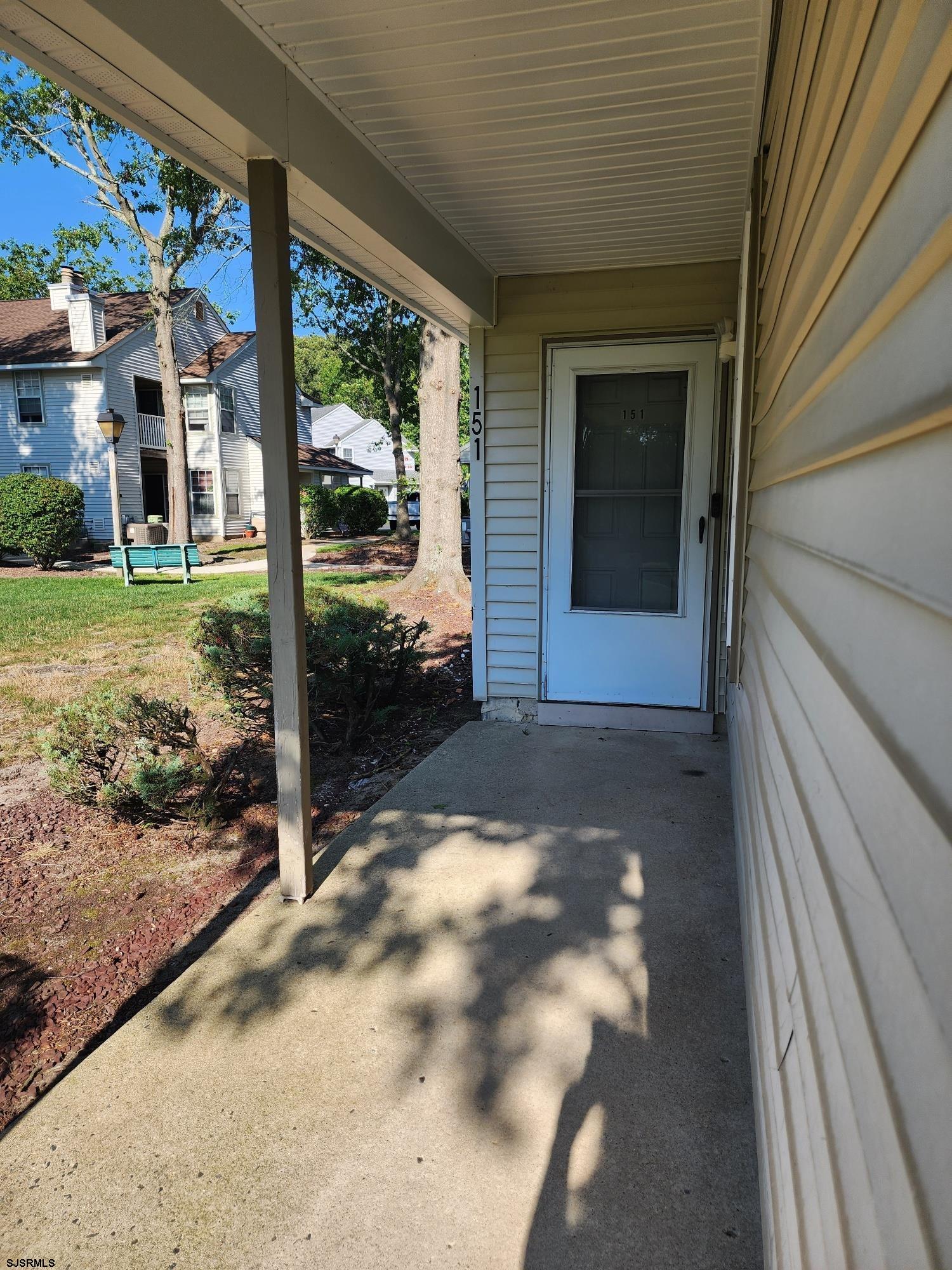 151 S Edgewater Dr - Picture 4