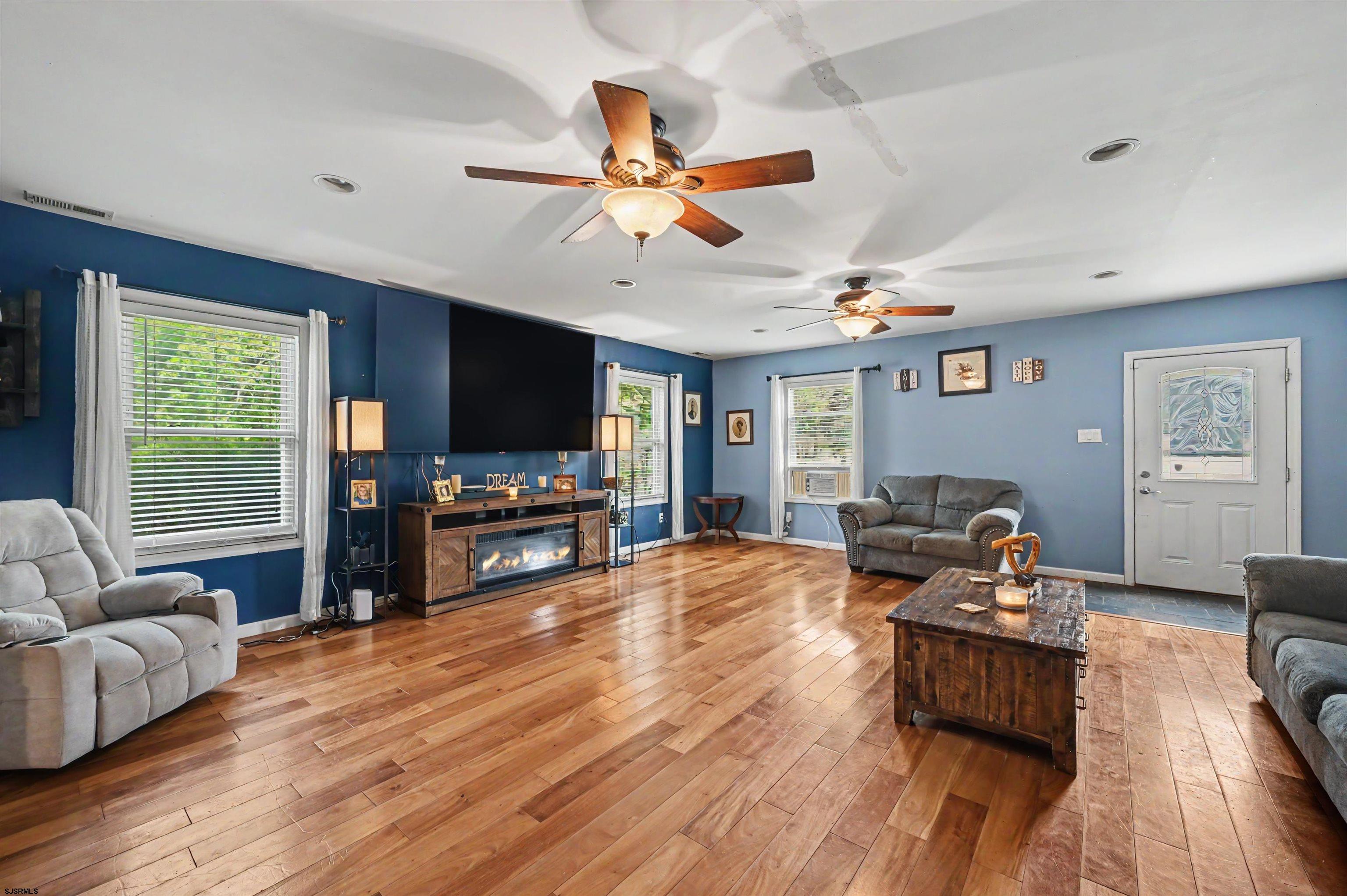 703 David Ln