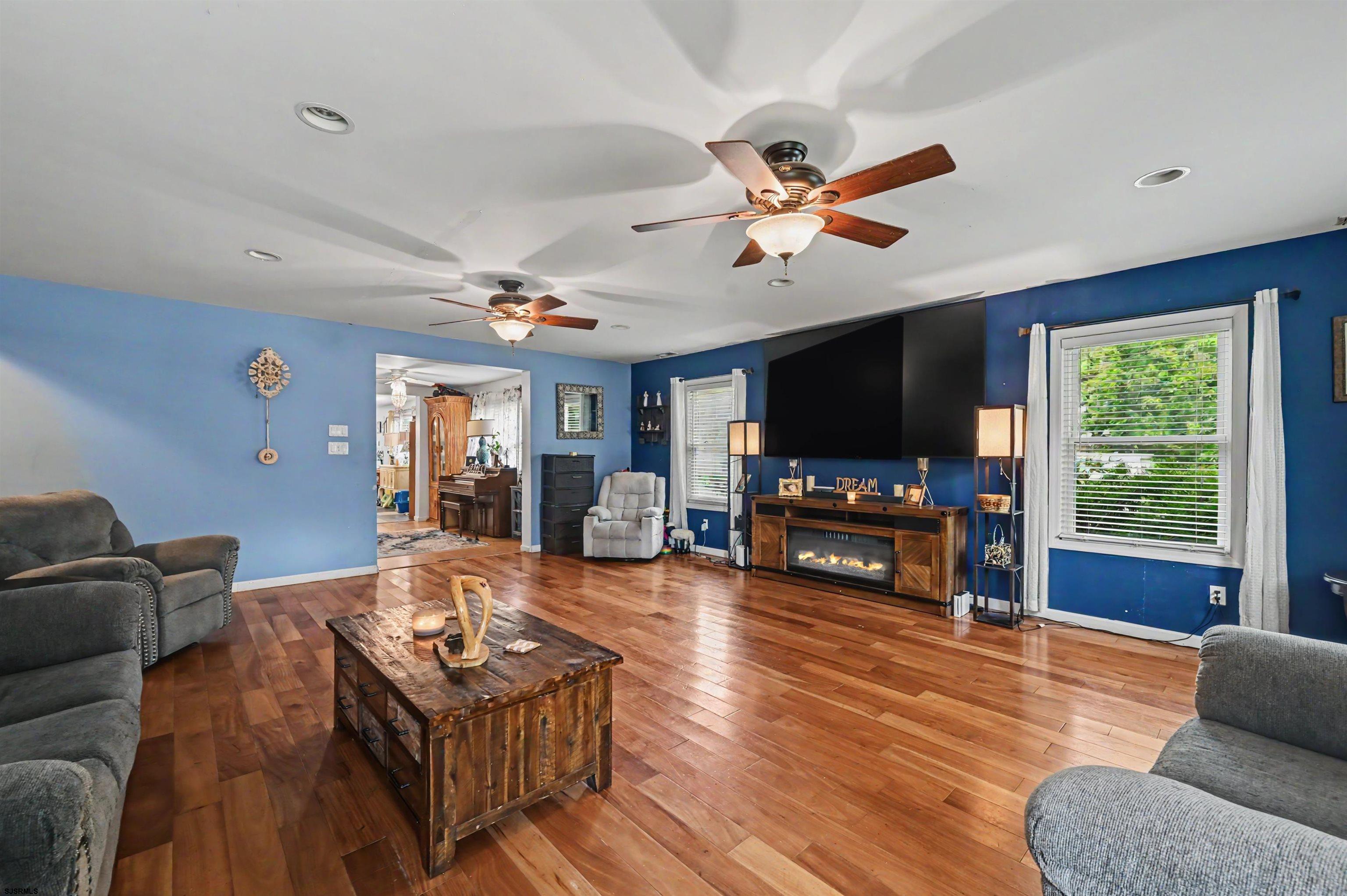 703 David Ln