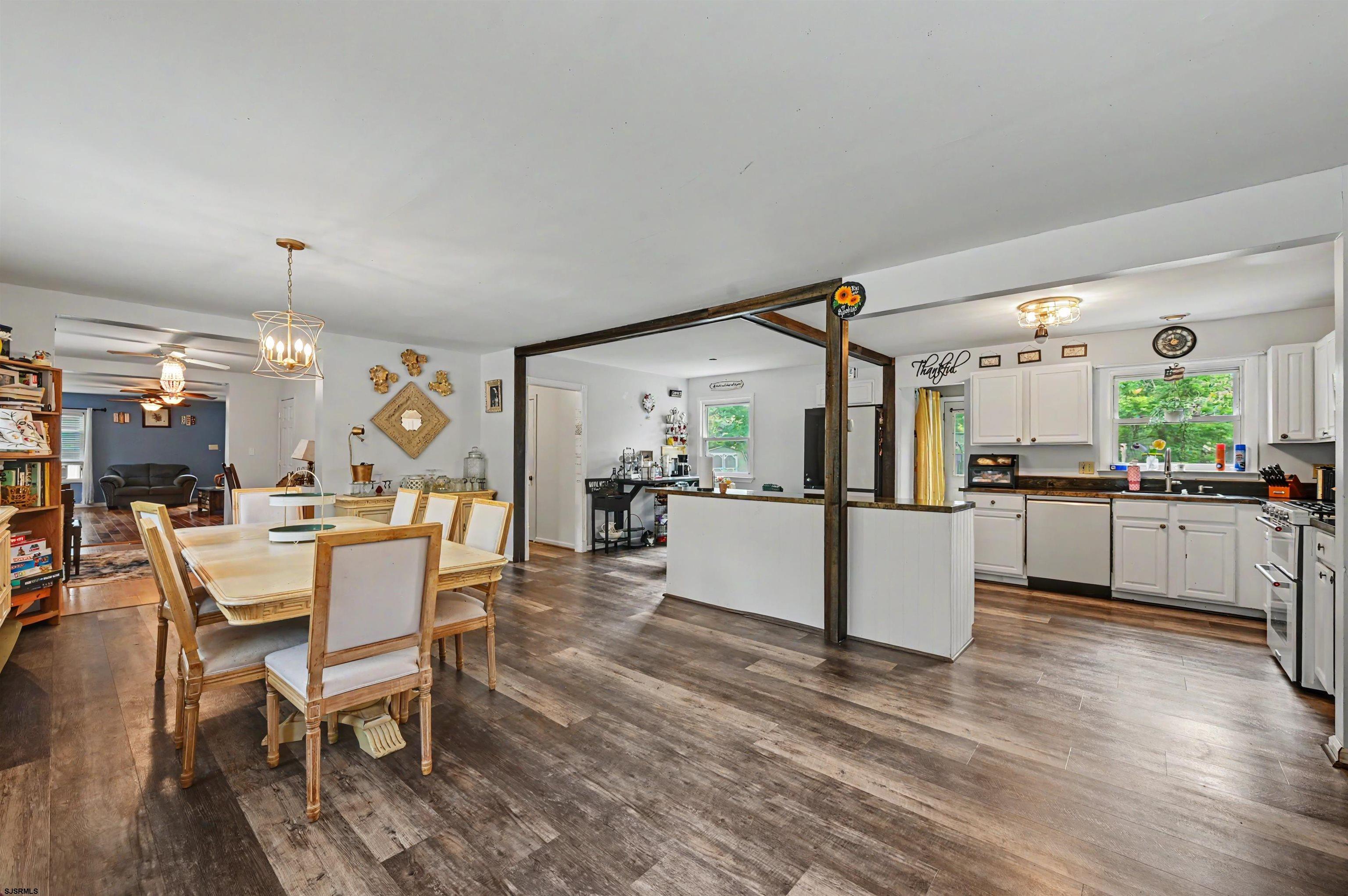 703 David Ln - Picture 2