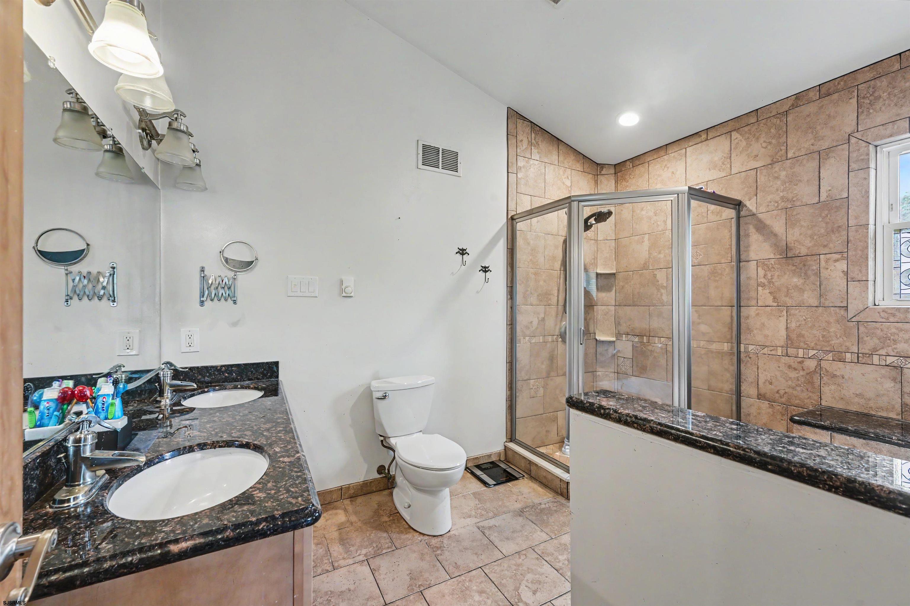 703 David Ln