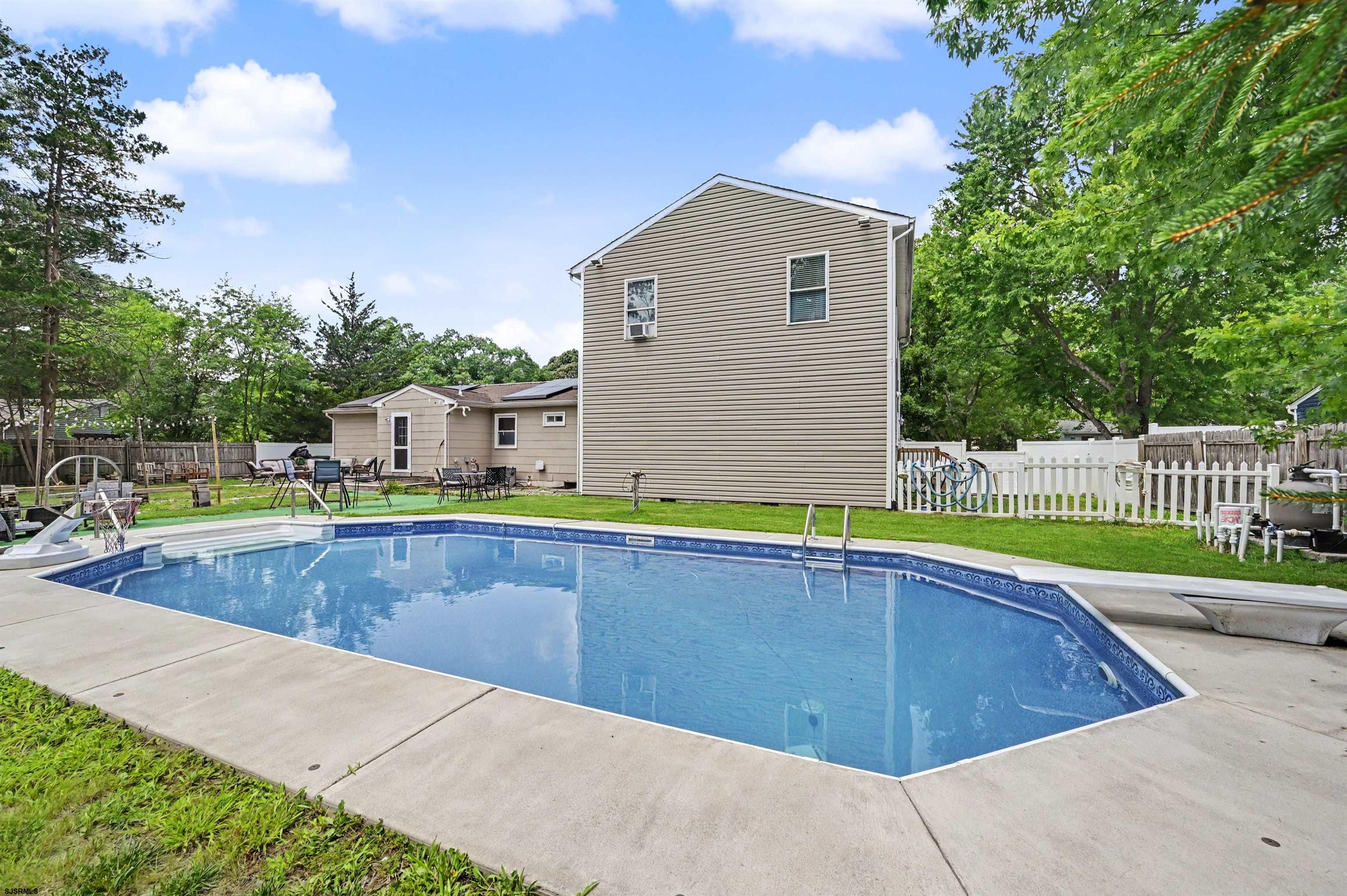703 David Ln