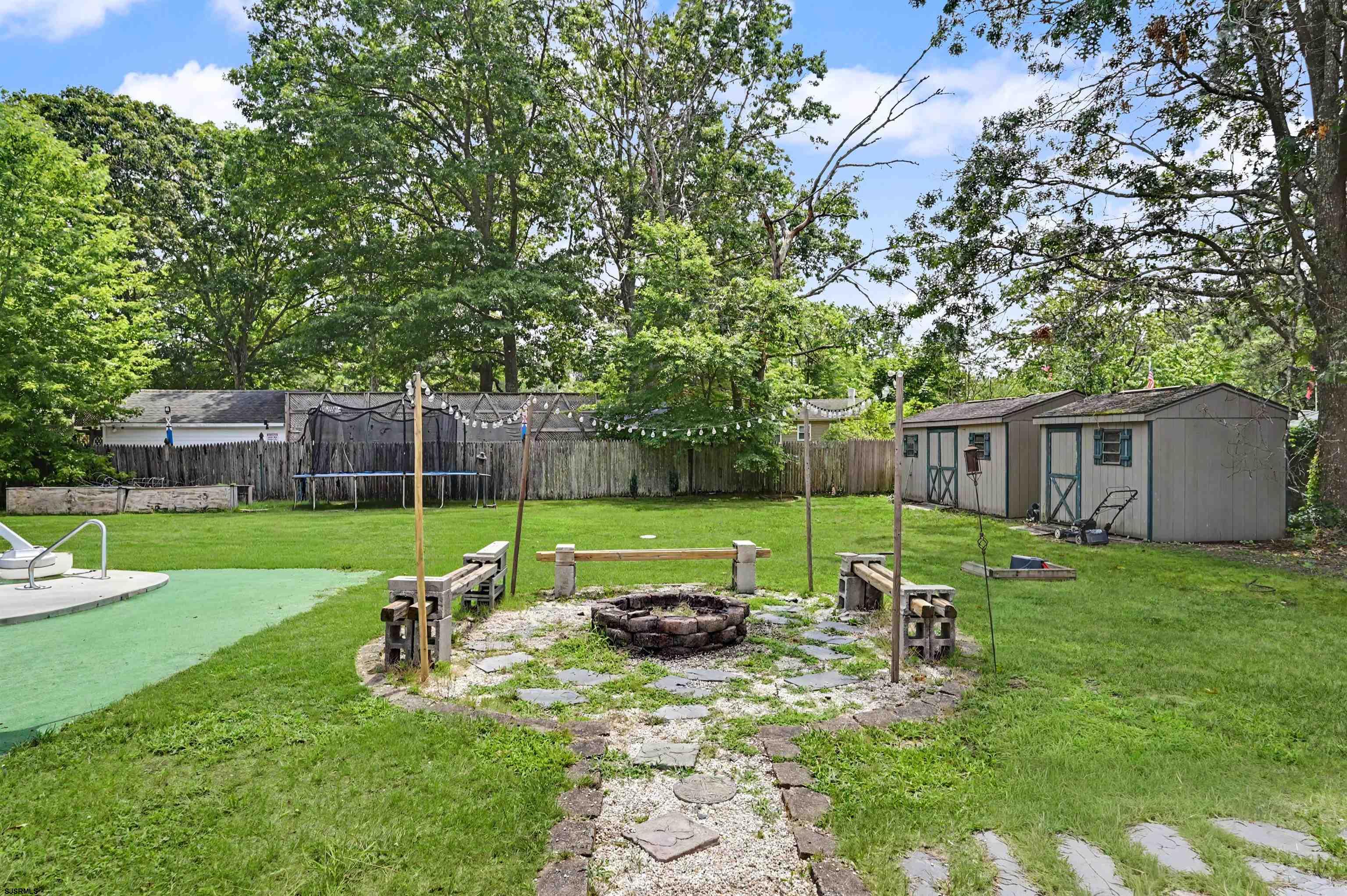 703 David Ln