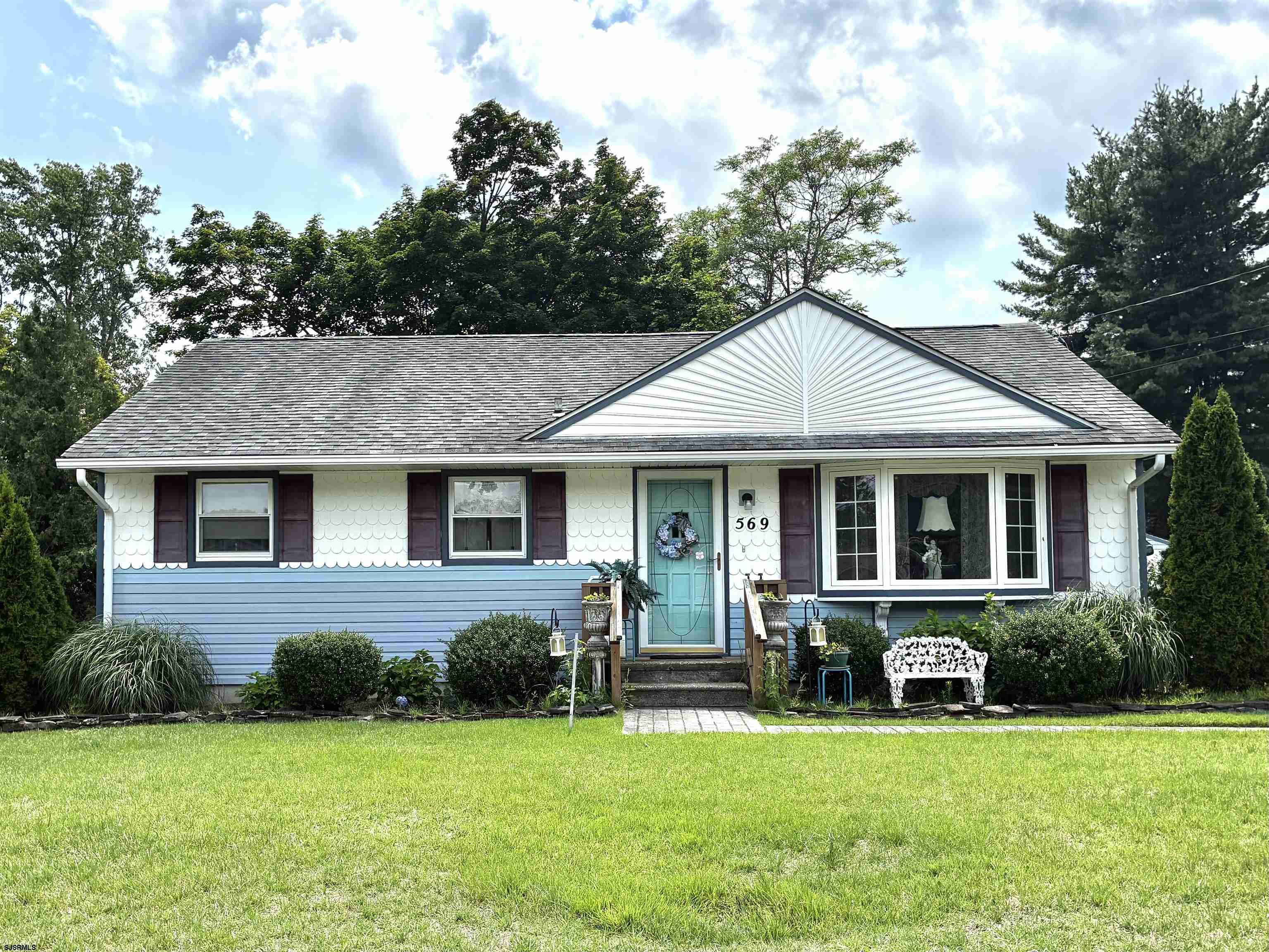 569 Kingman Avenue - Picture 1