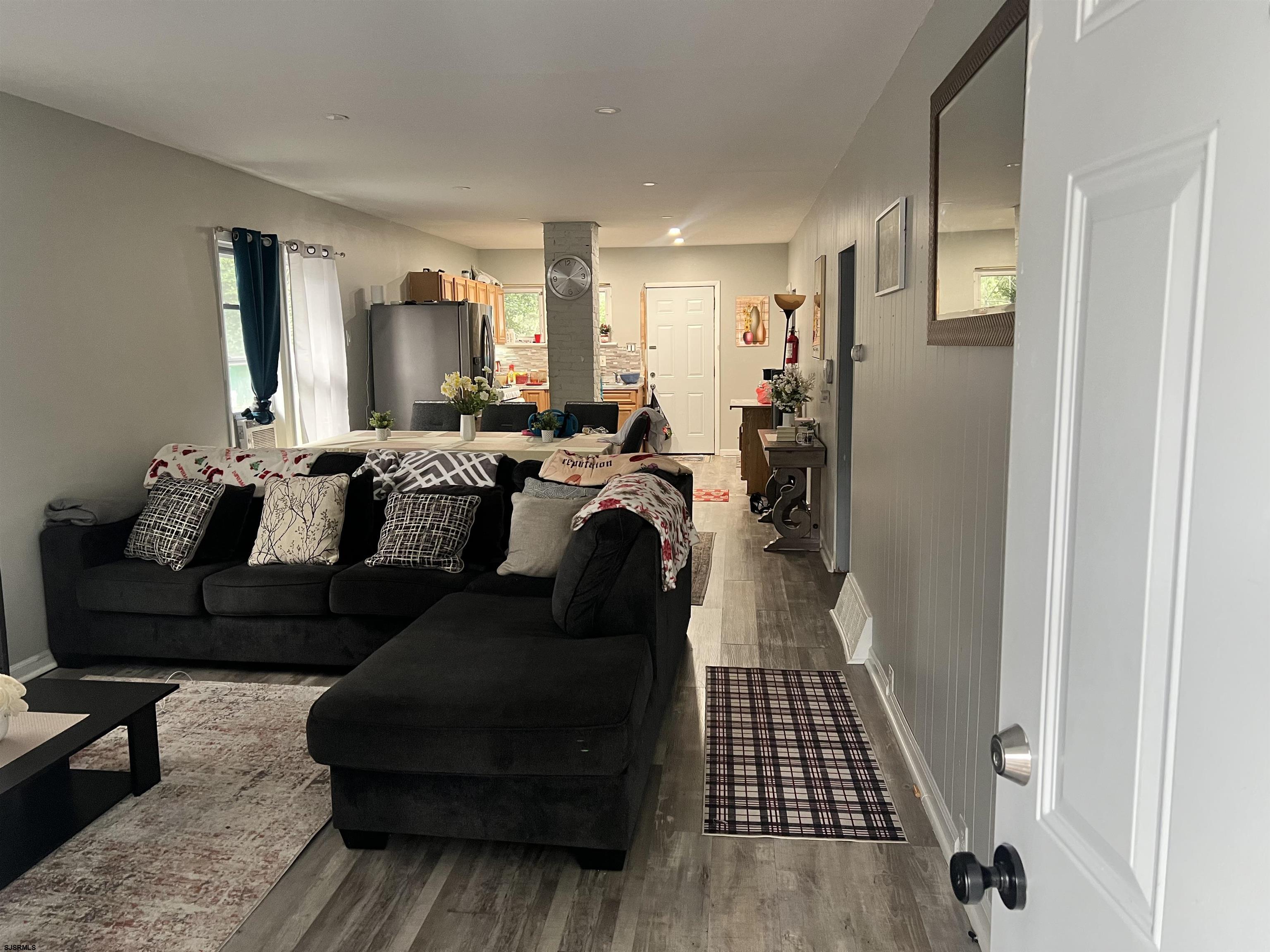 505 E Oak Street - Picture 4