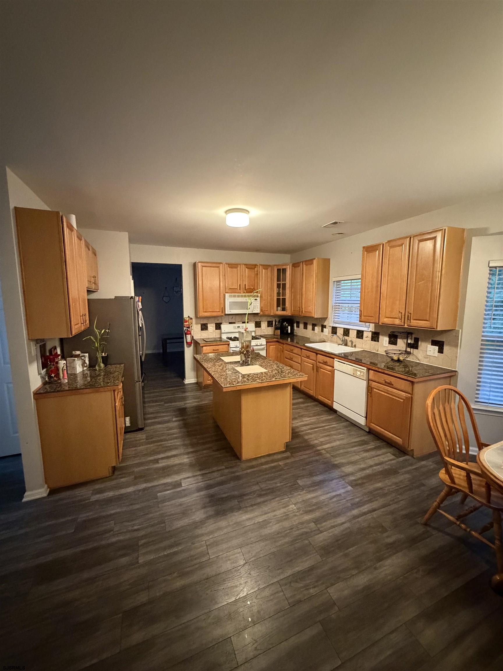 18 Chancellor Park Dr