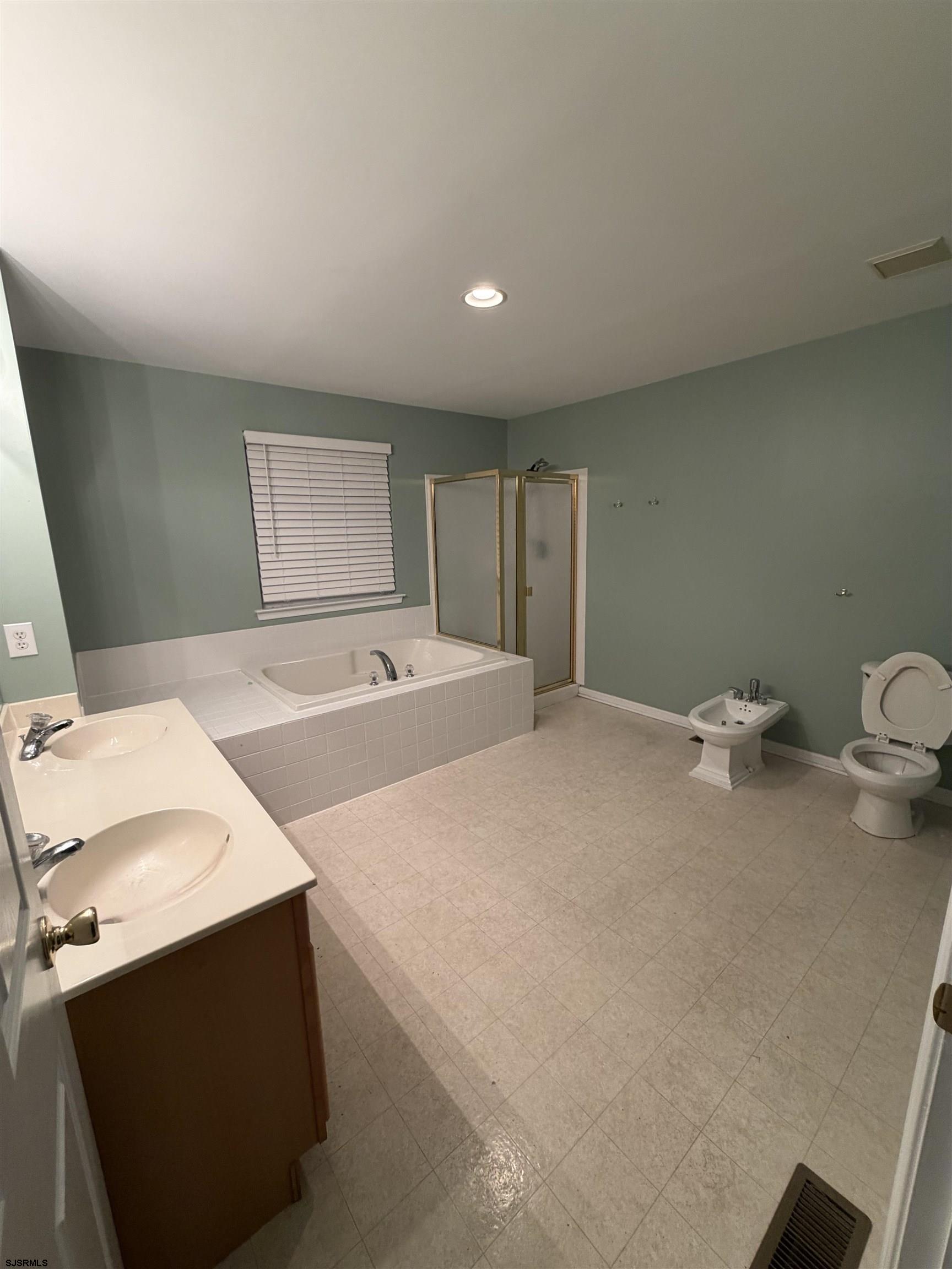 18 Chancellor Park Dr