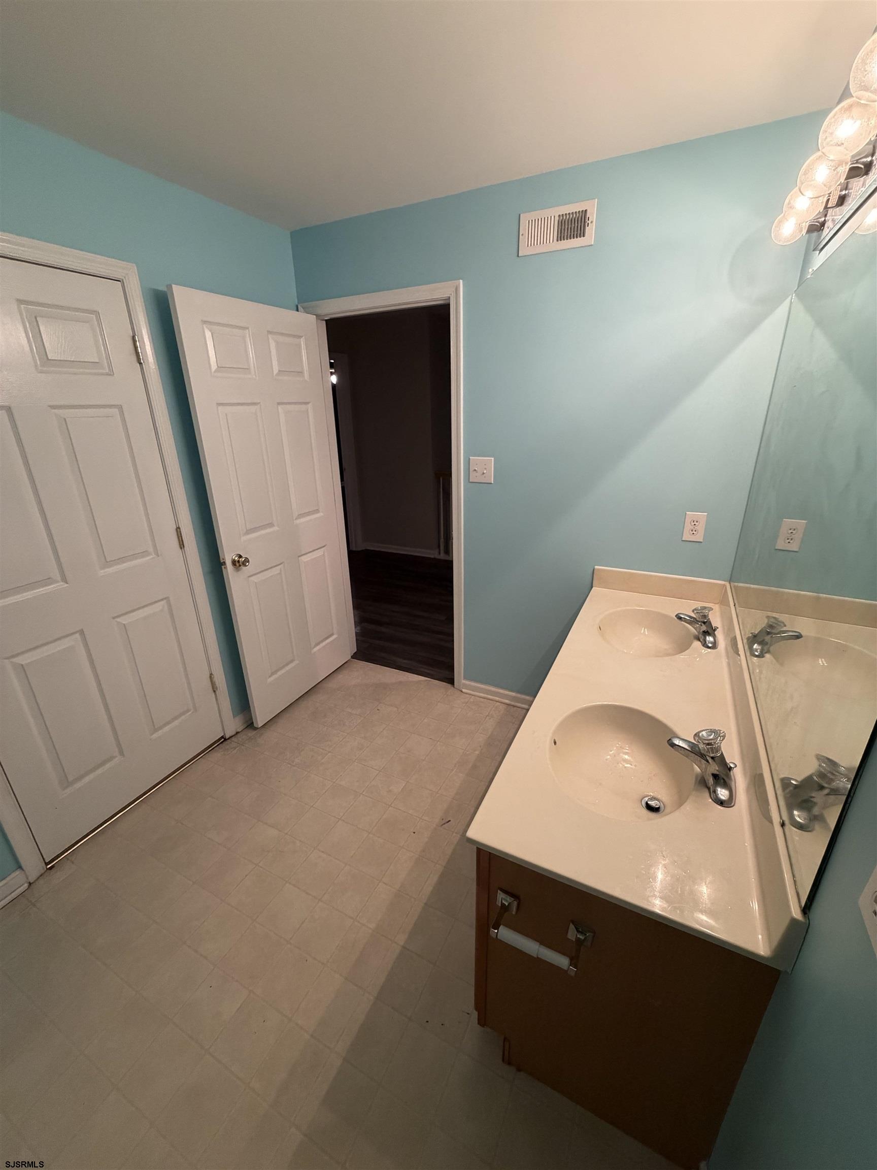 18 Chancellor Park Dr