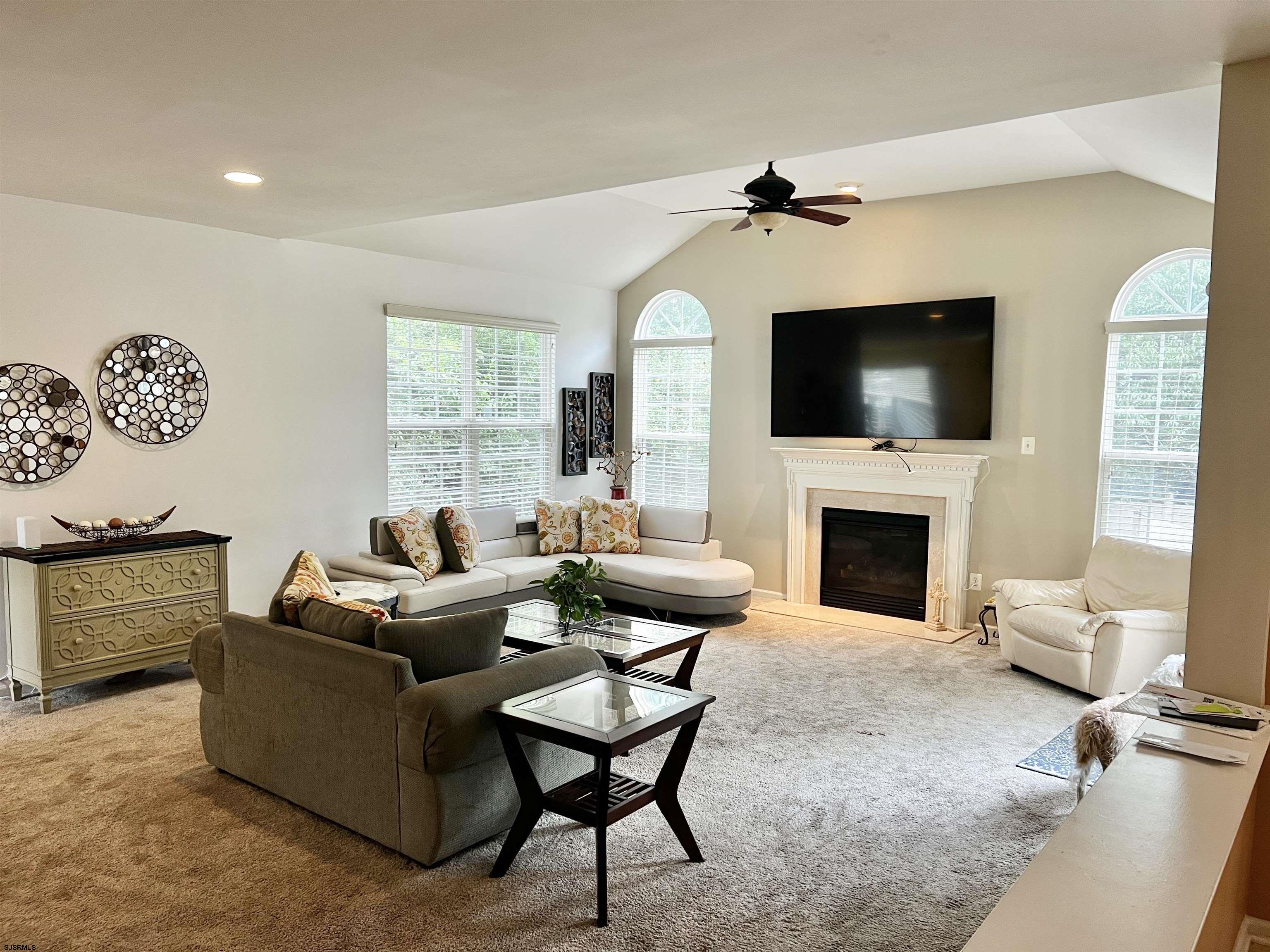 9 EQUESTRIAN Road - Picture 2