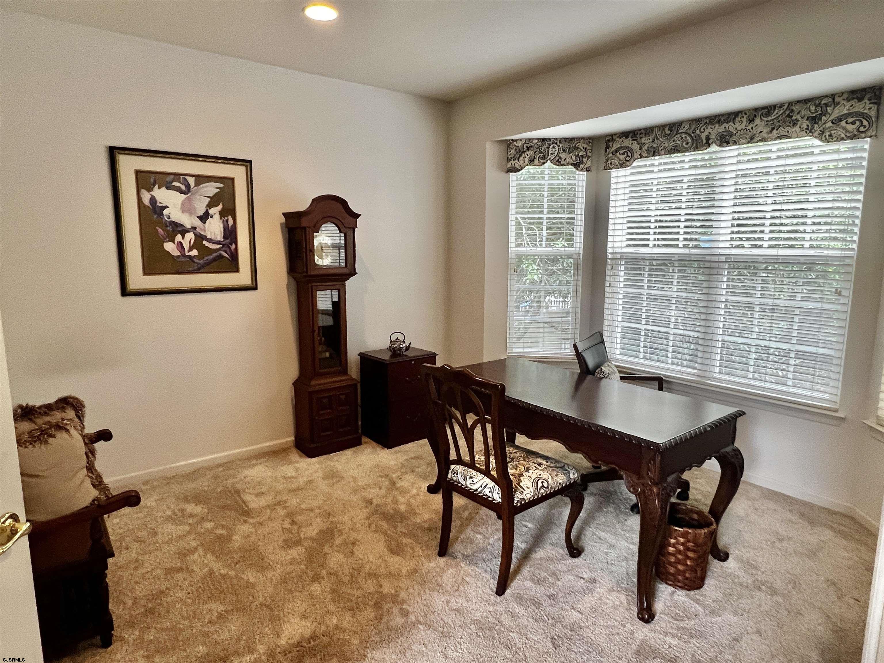 9 EQUESTRIAN Road - Picture 3