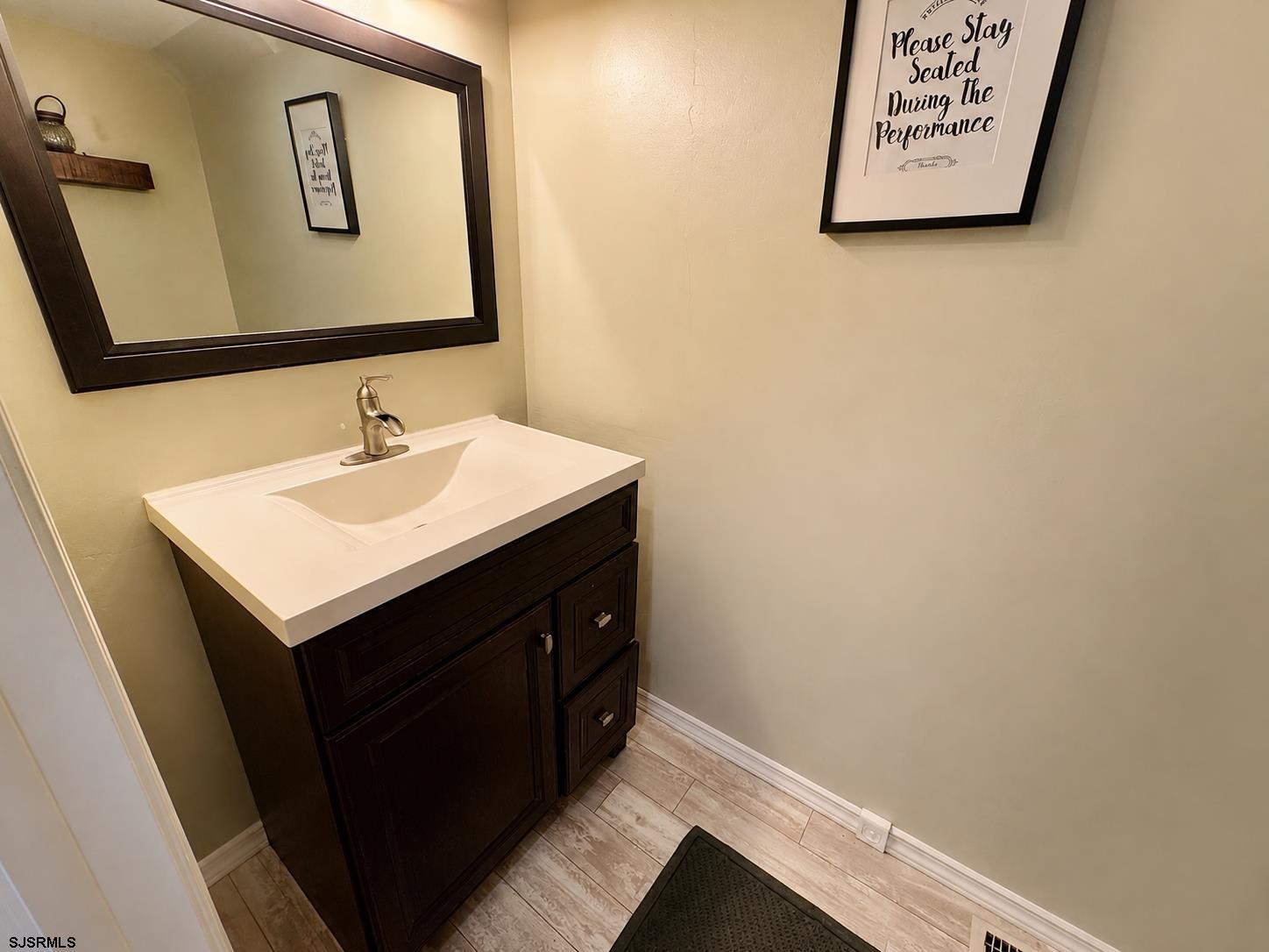 358 W Quail Dr
