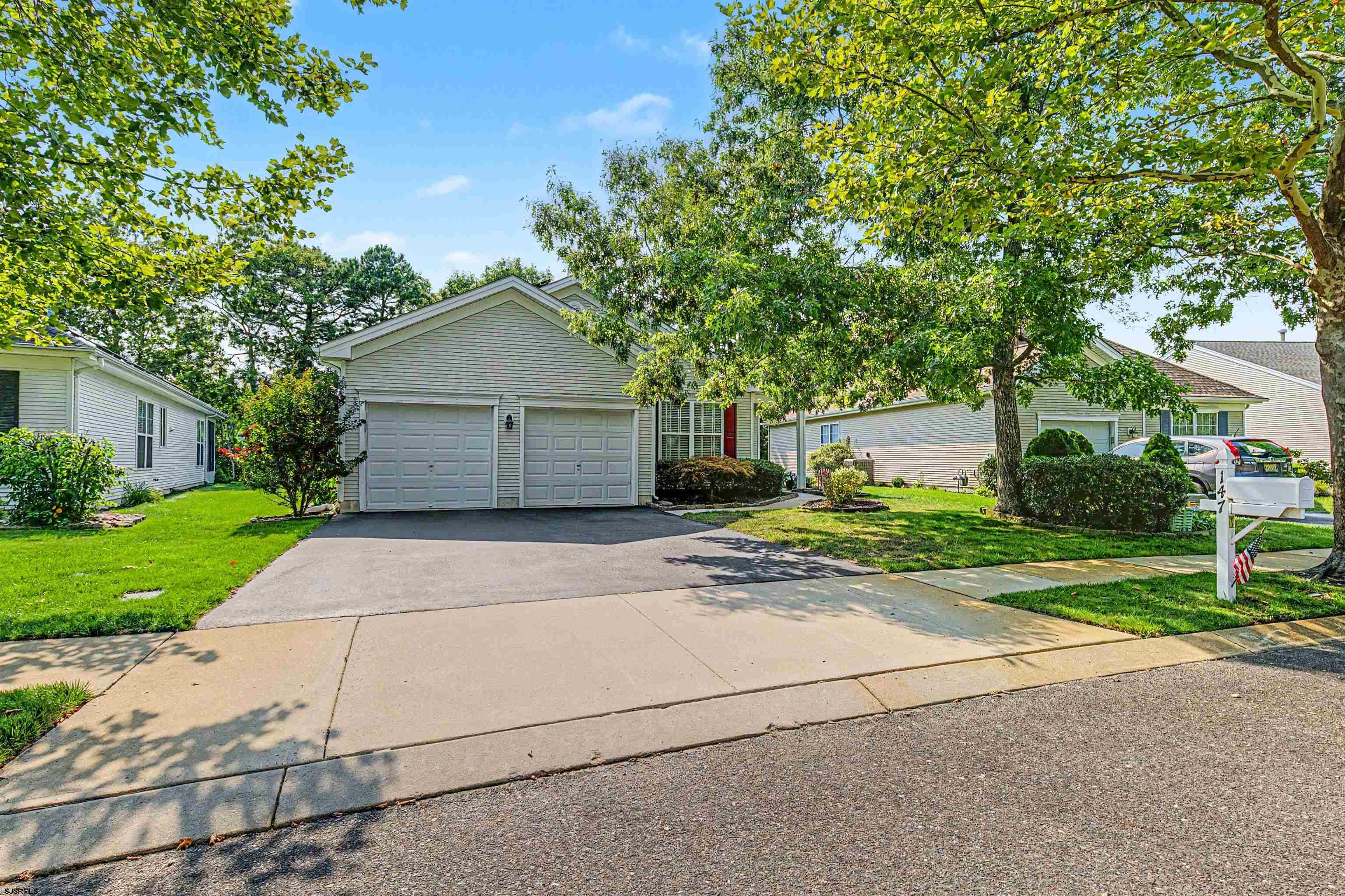 147 Brewster Dr - Picture 1