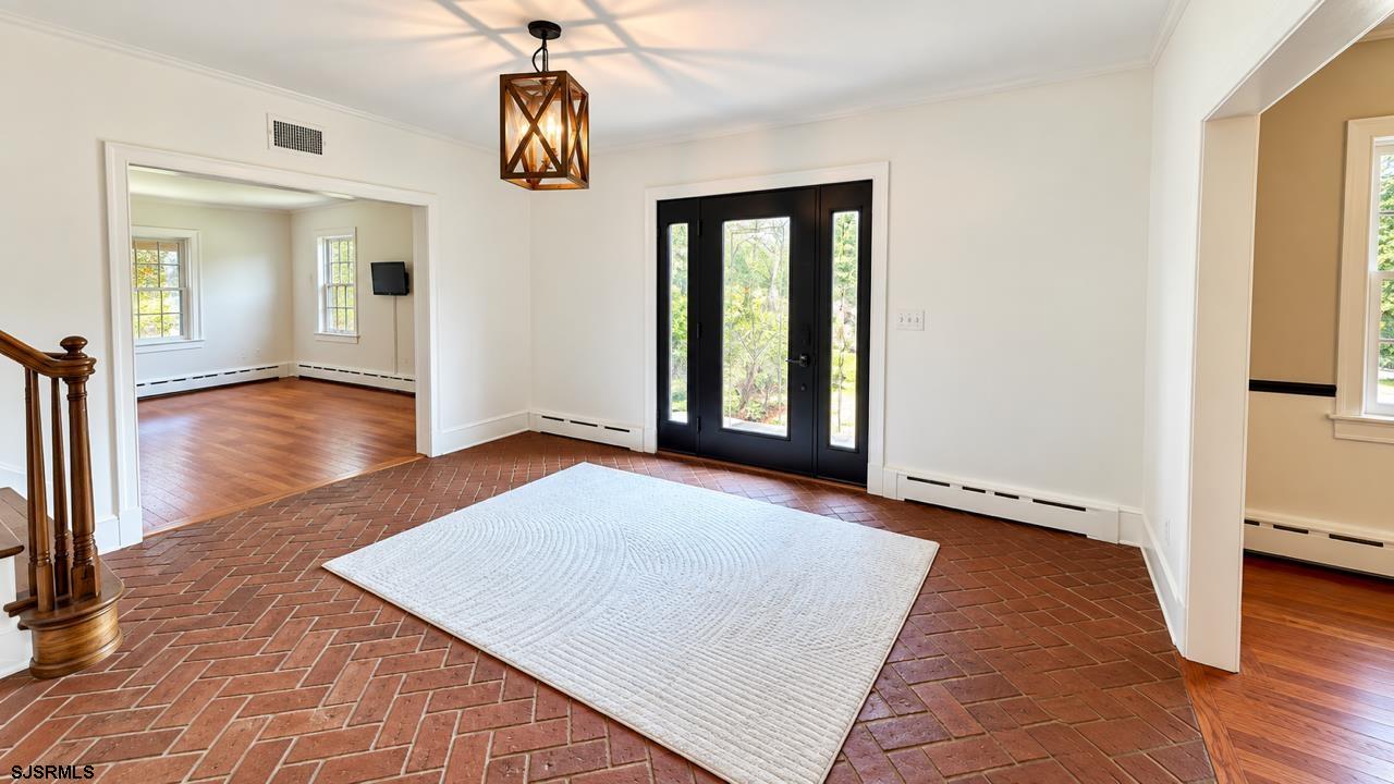 2460 Buttonwood Drive - Picture 2