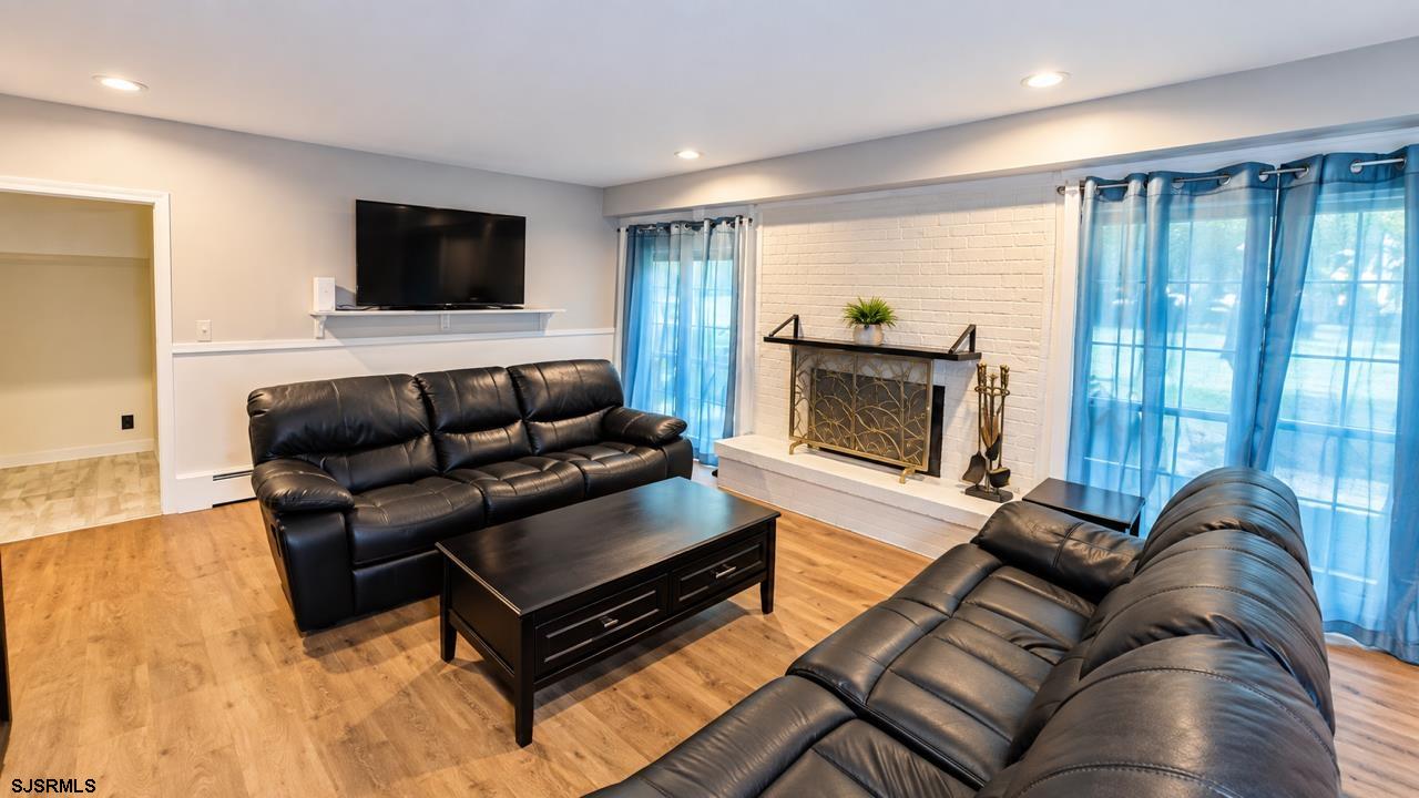 2460 Buttonwood Drive