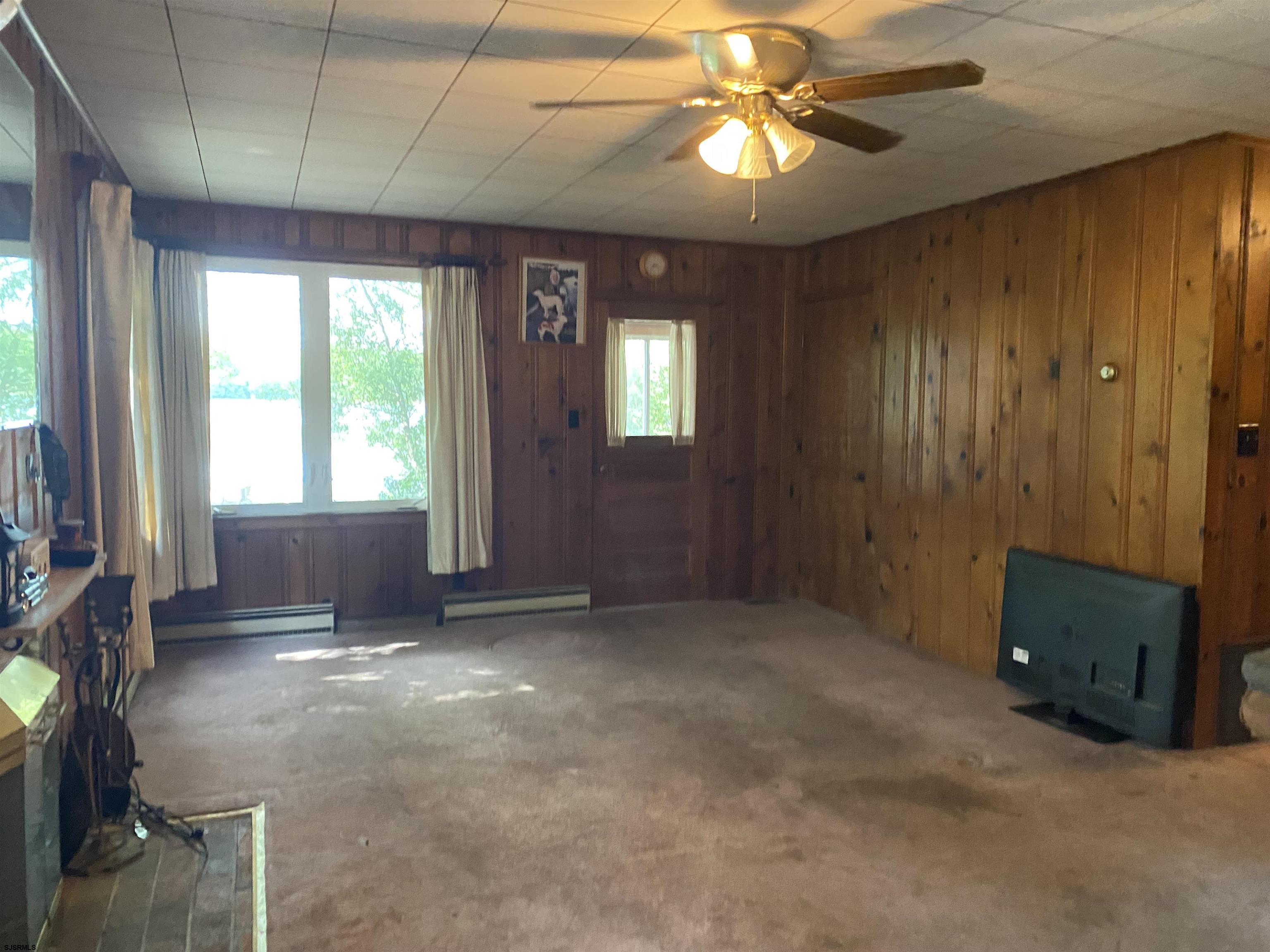 234 Riverside Dr