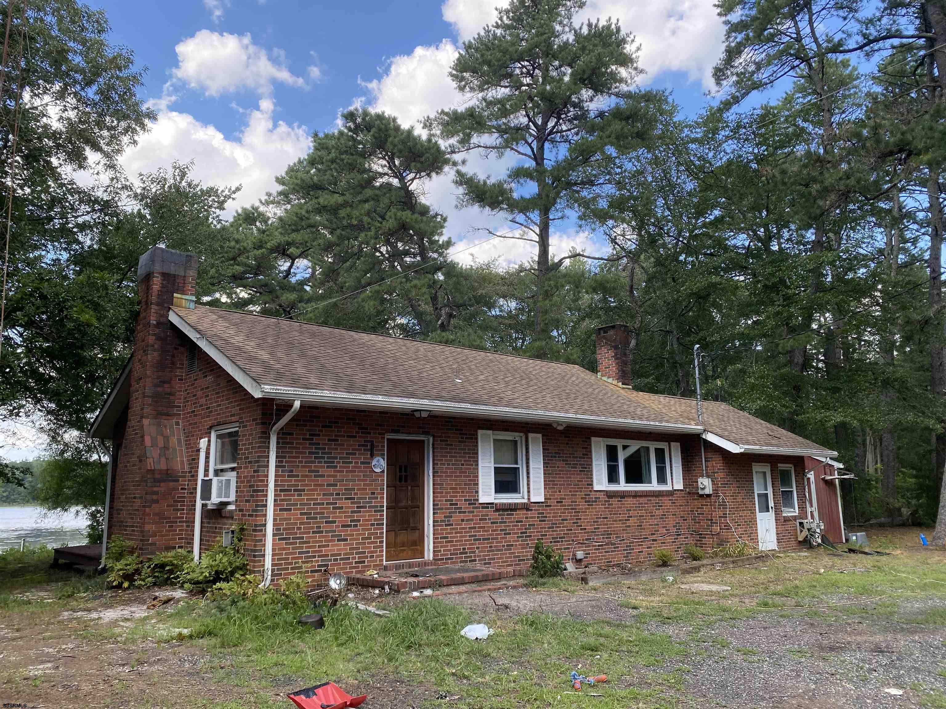 234 Riverside Dr