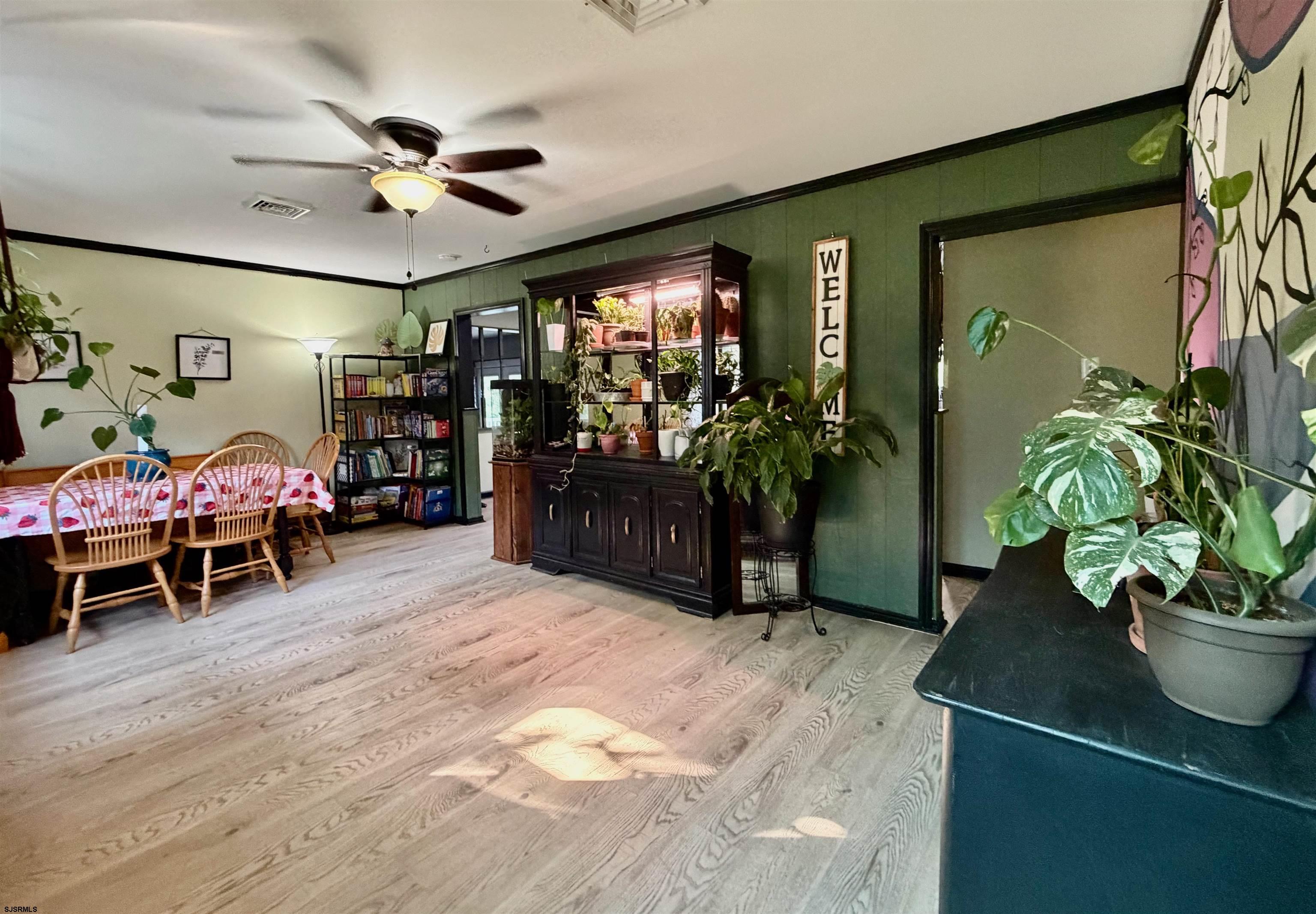 253 Fenimore Dr - Picture 1