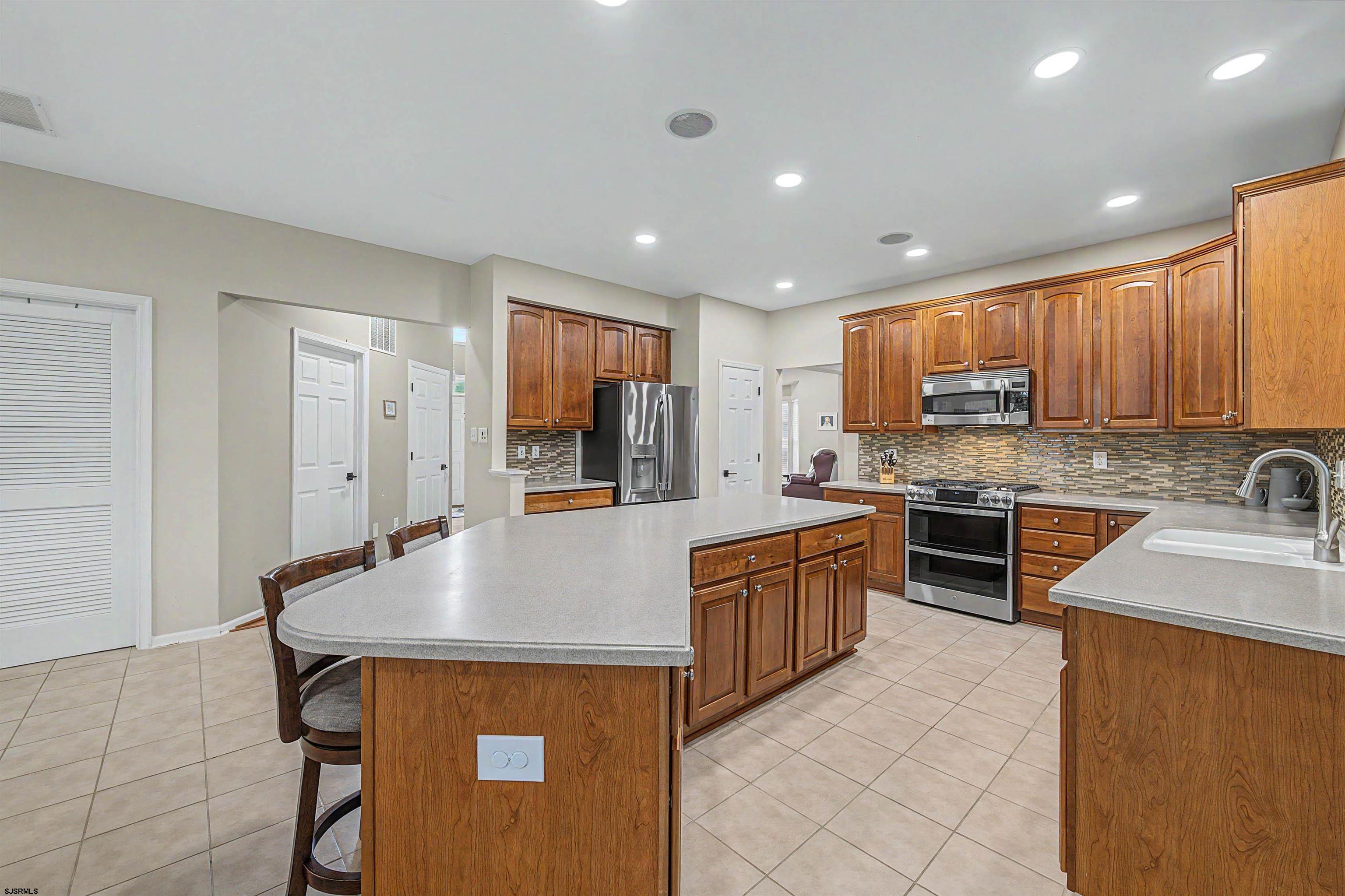 8 Gallant Fox Road