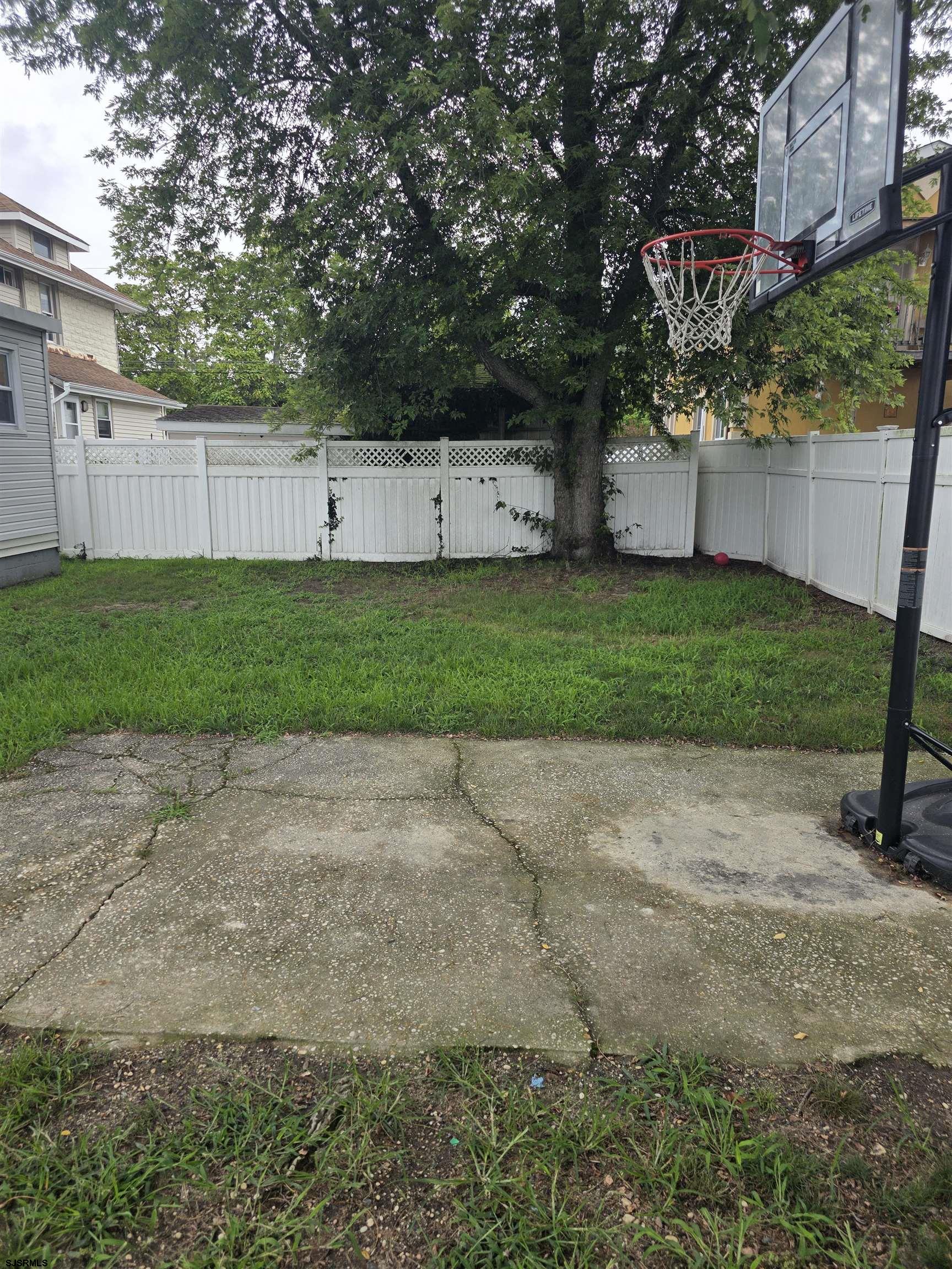 1048 N Main Street - Picture 2
