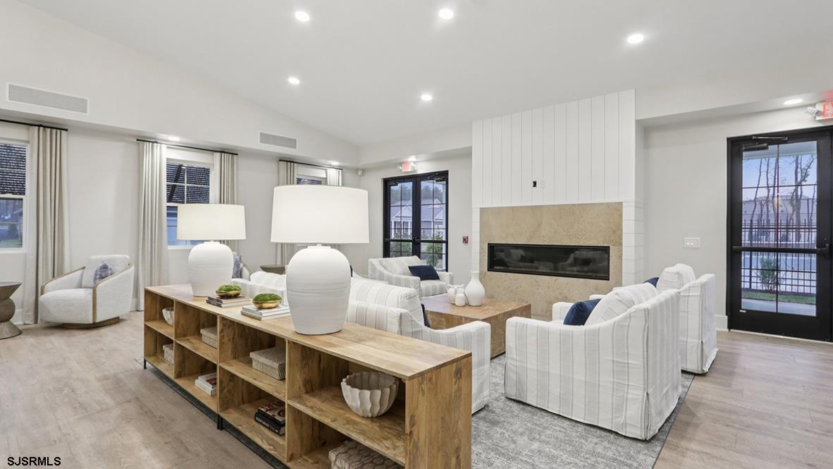 219 Huntington Dr