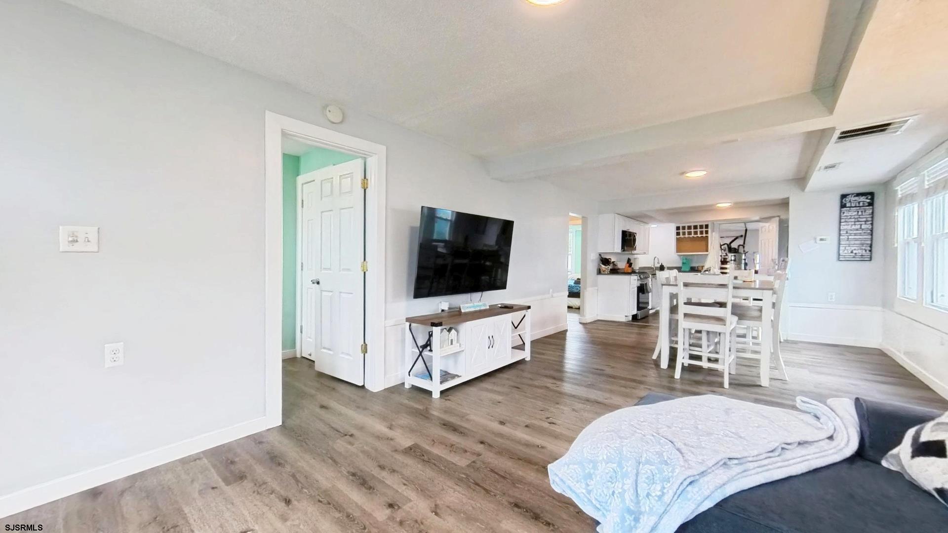 934 Haven  unit 1 Avenue - Picture 2