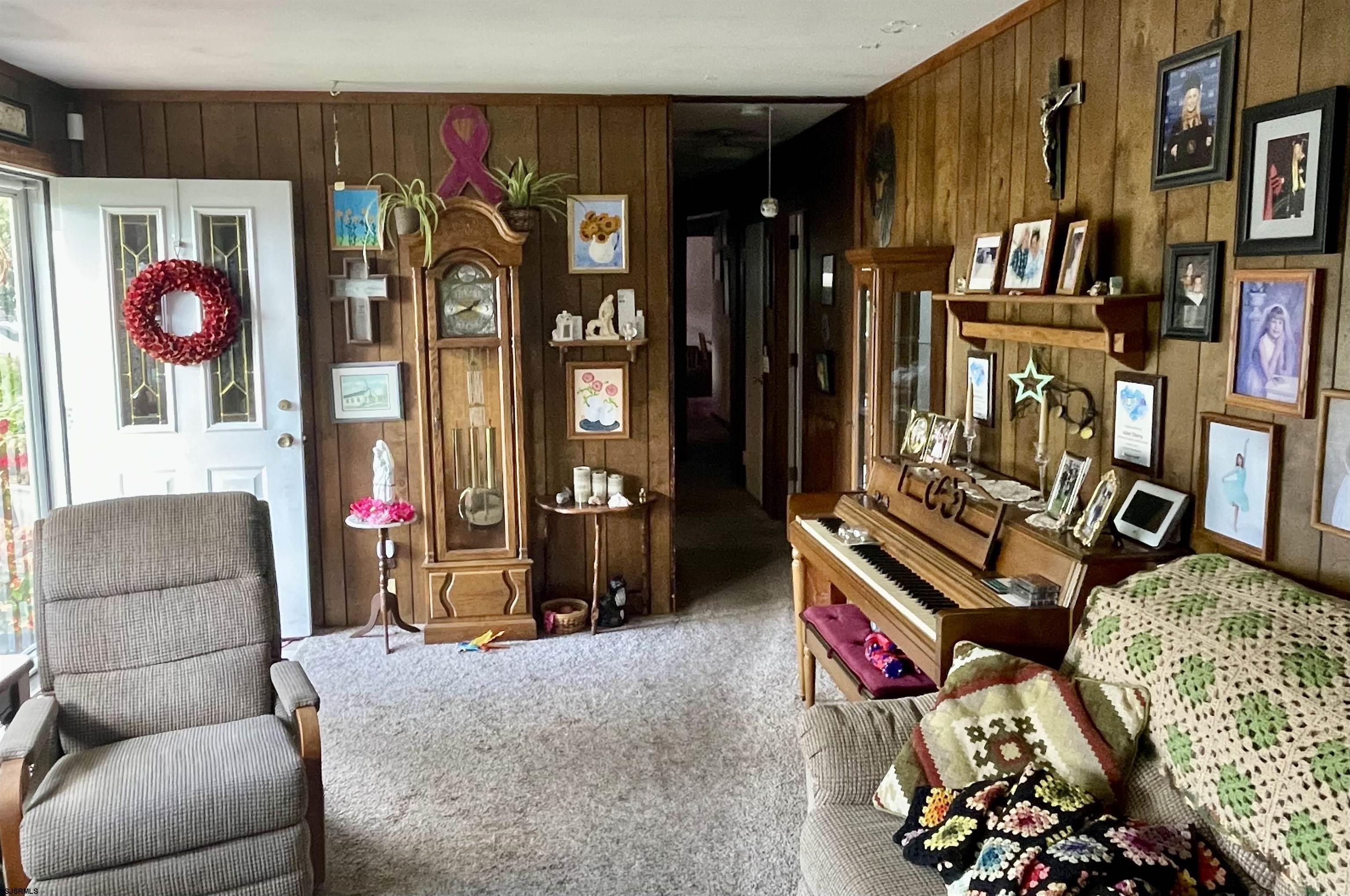 740 8th Avenue - Picture 1