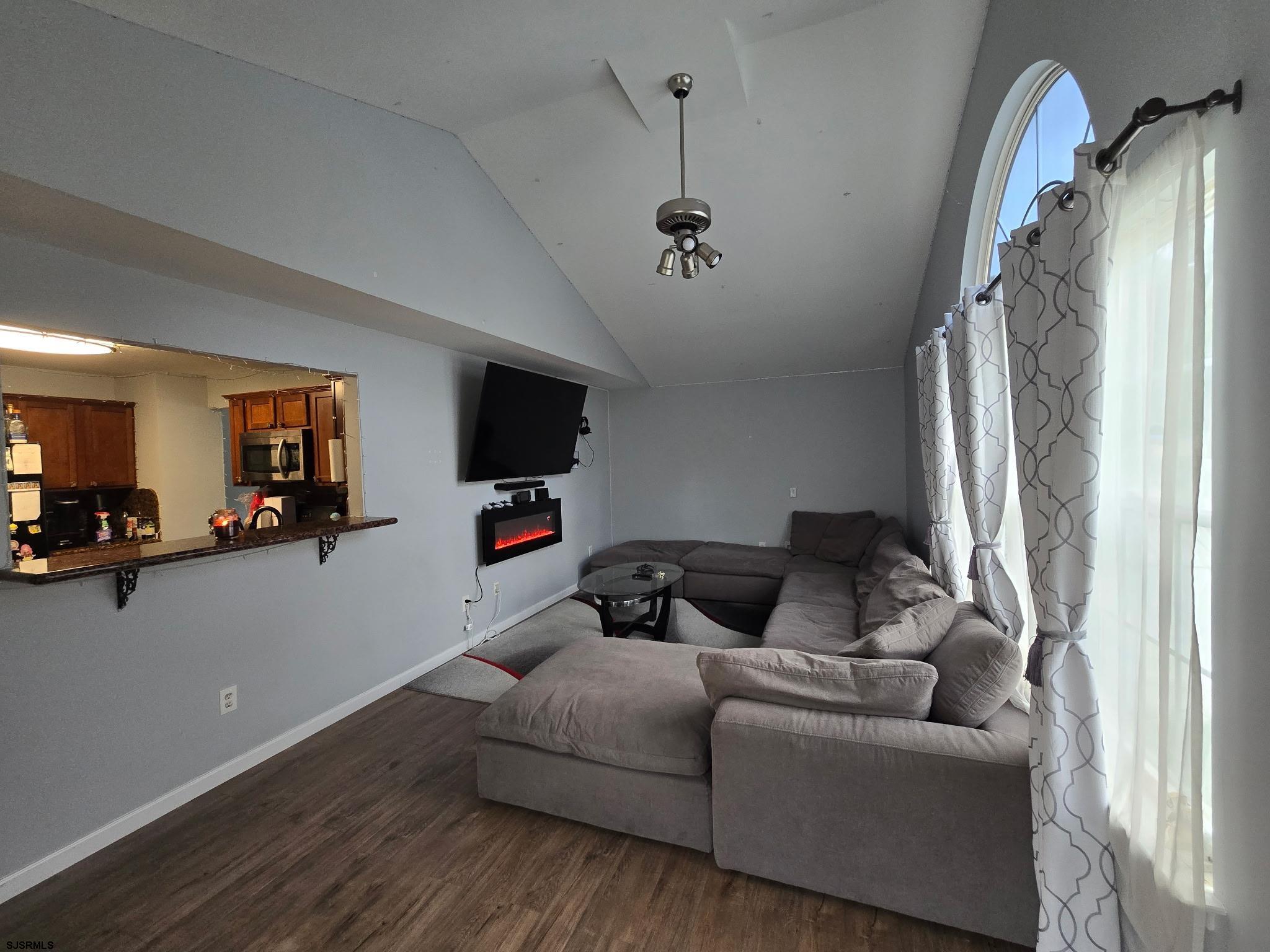 198 Elmwood Avenue - Picture 2