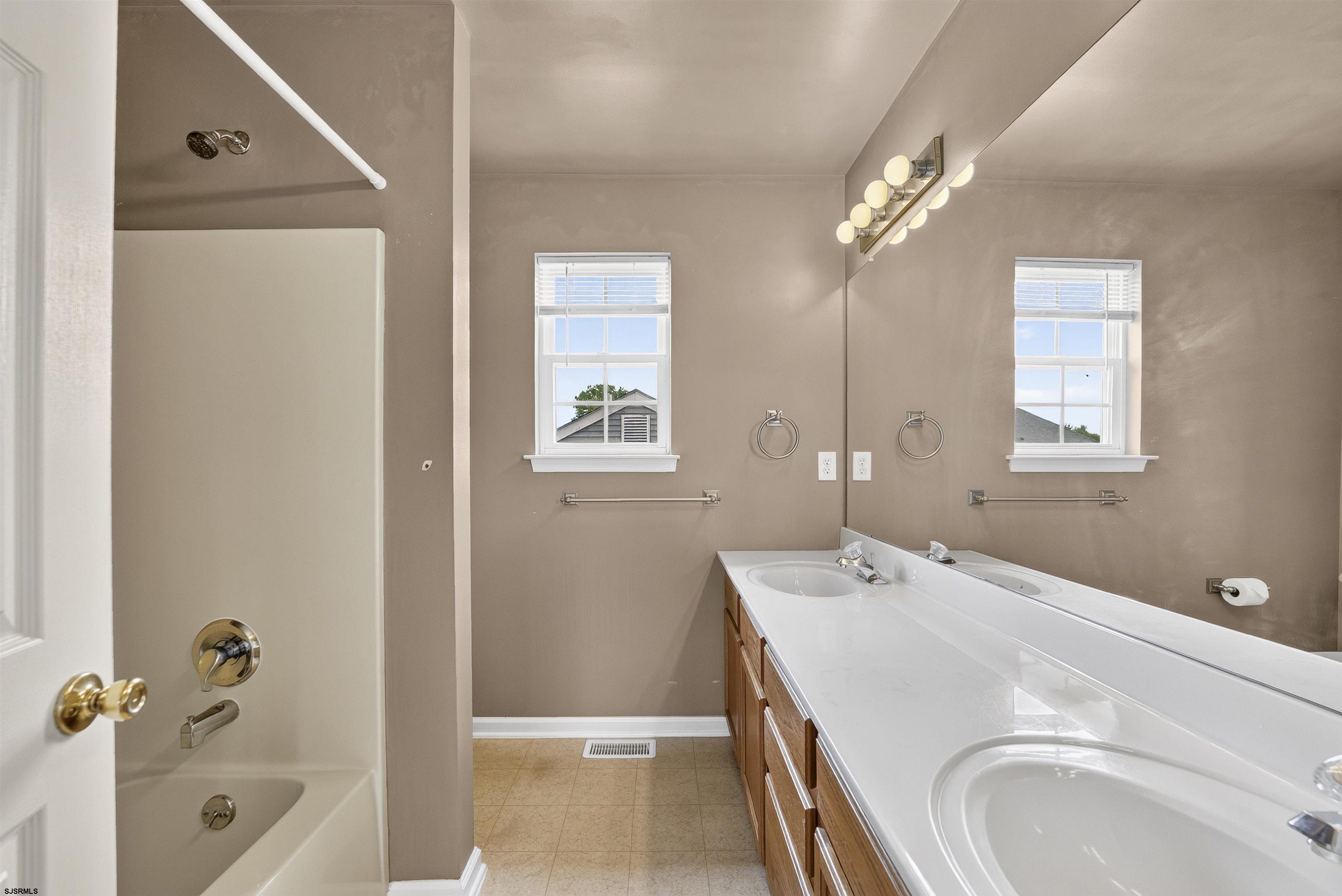 1008 Saint Clair Blvd