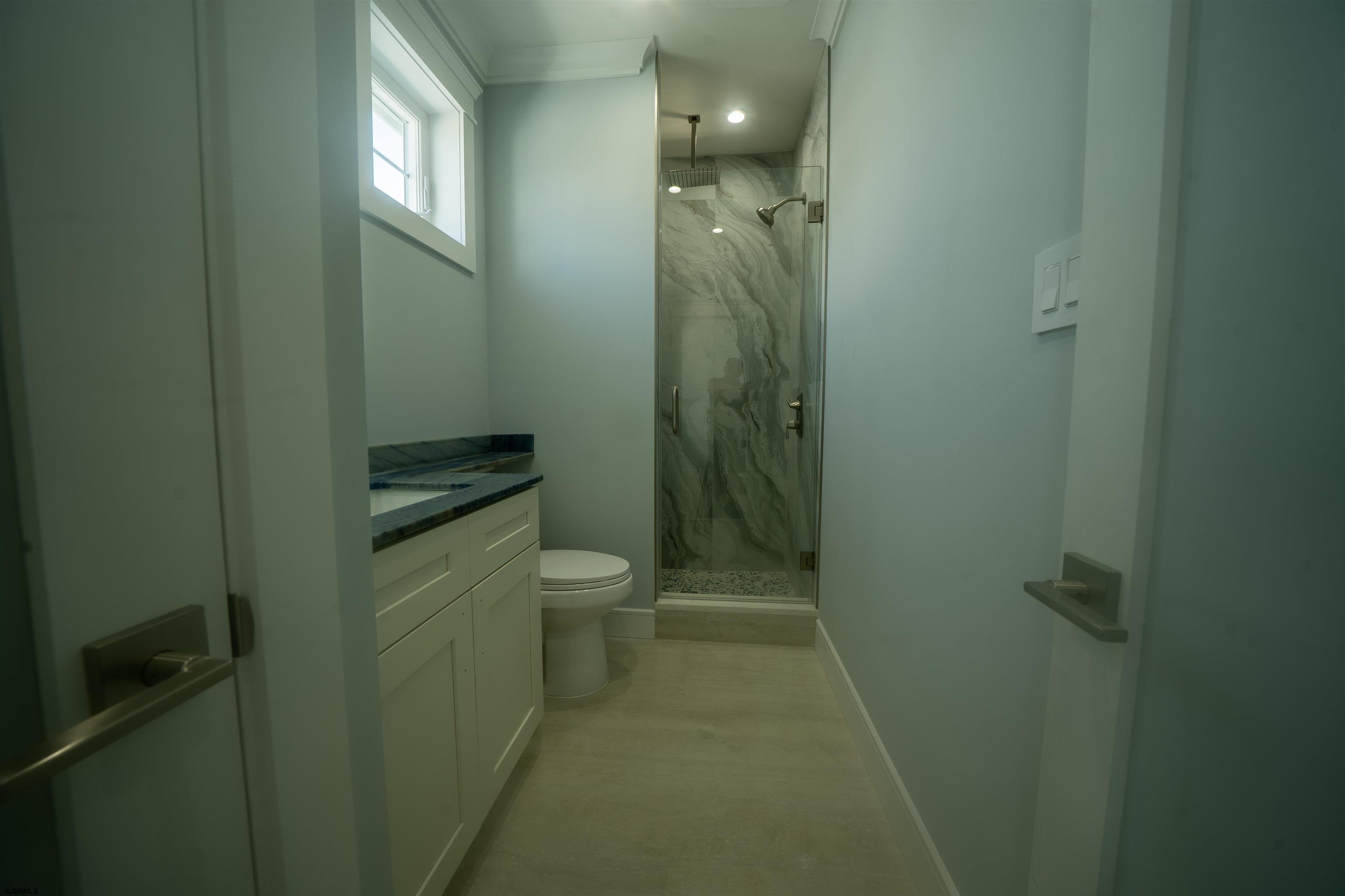 611107 | Photo 21