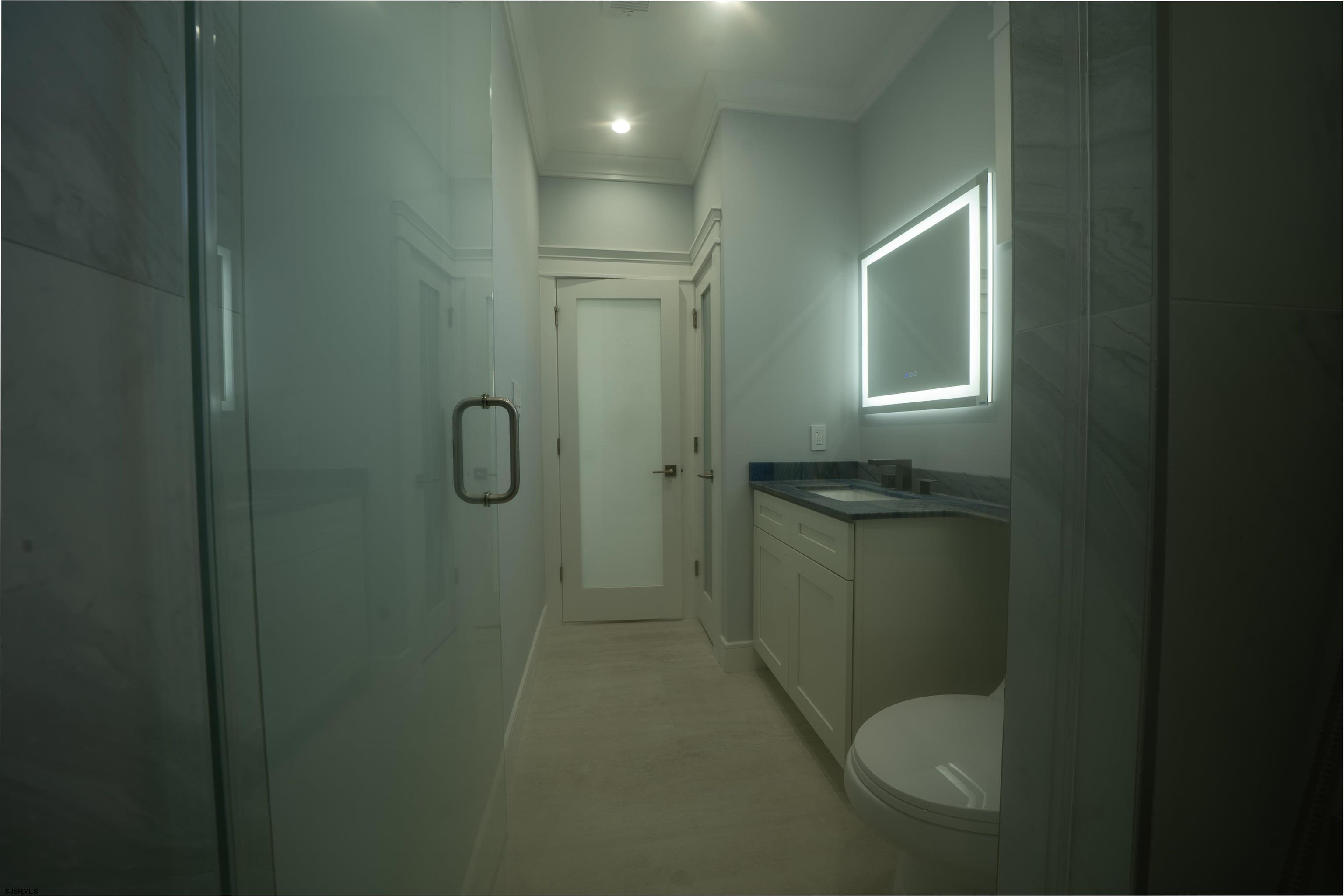 611107 | Photo 23