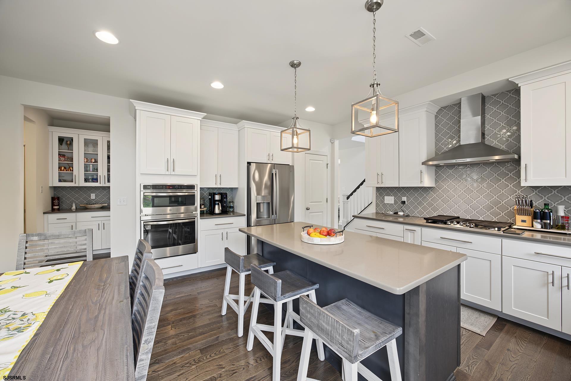 30 Monet Dr