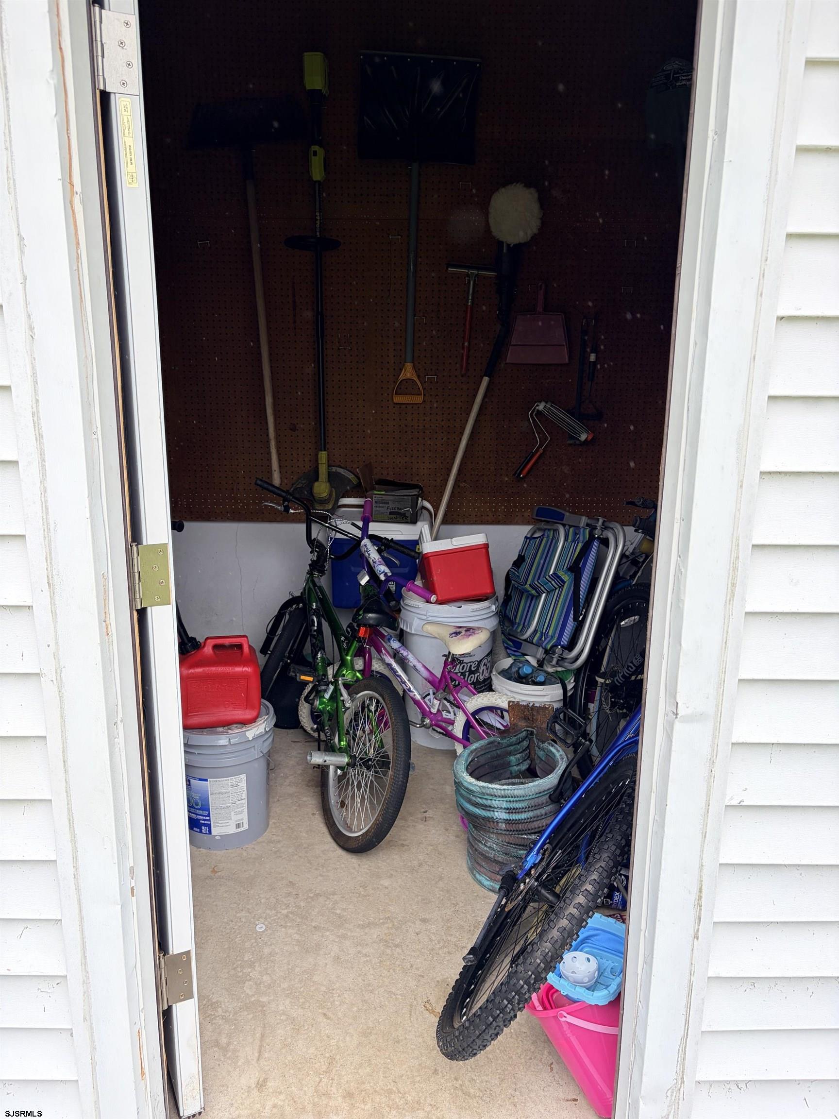 93 W Laurel Dr