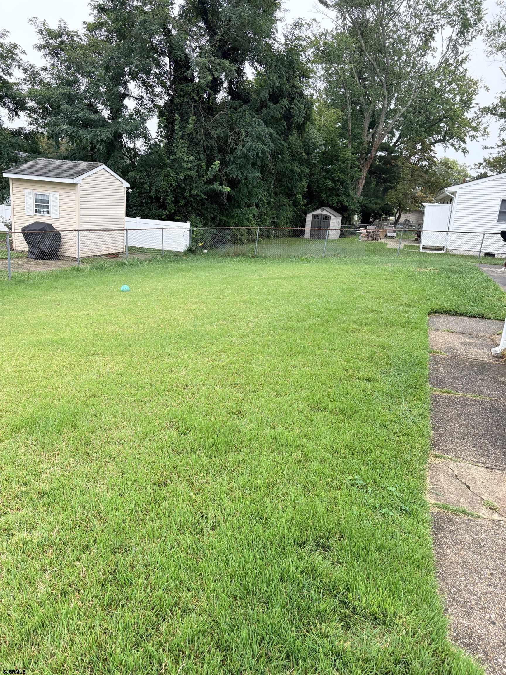93 W Laurel Dr