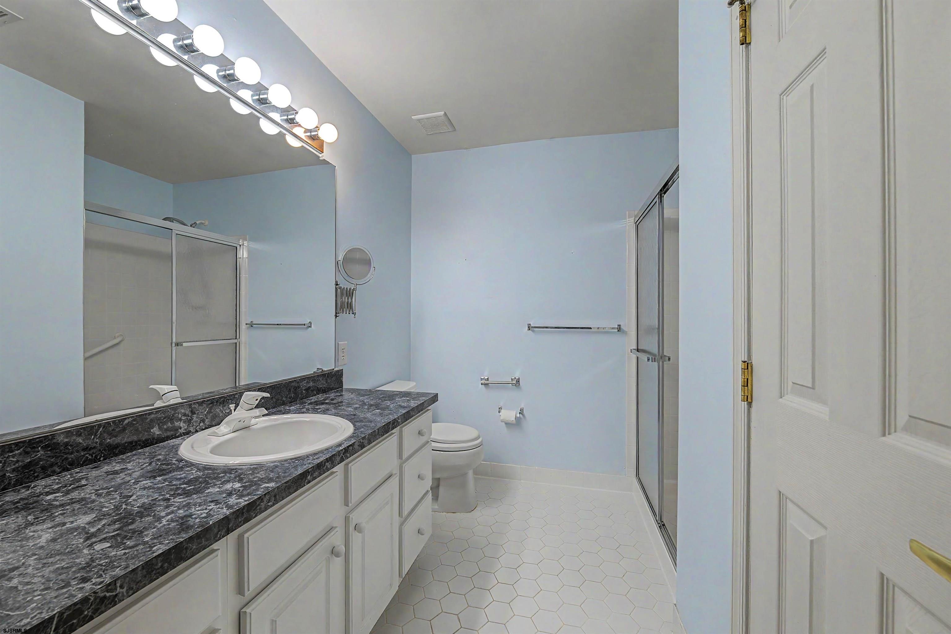 611270 | Photo 23
