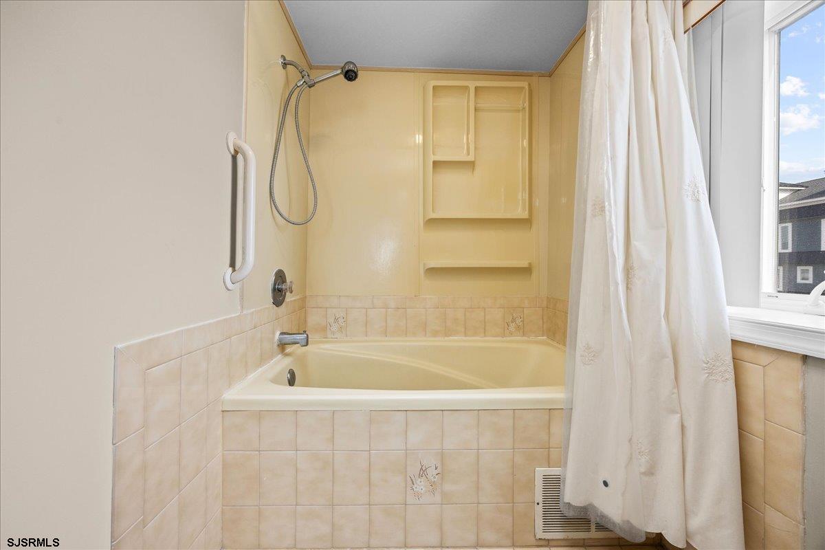 116 W Brigantine Avenue