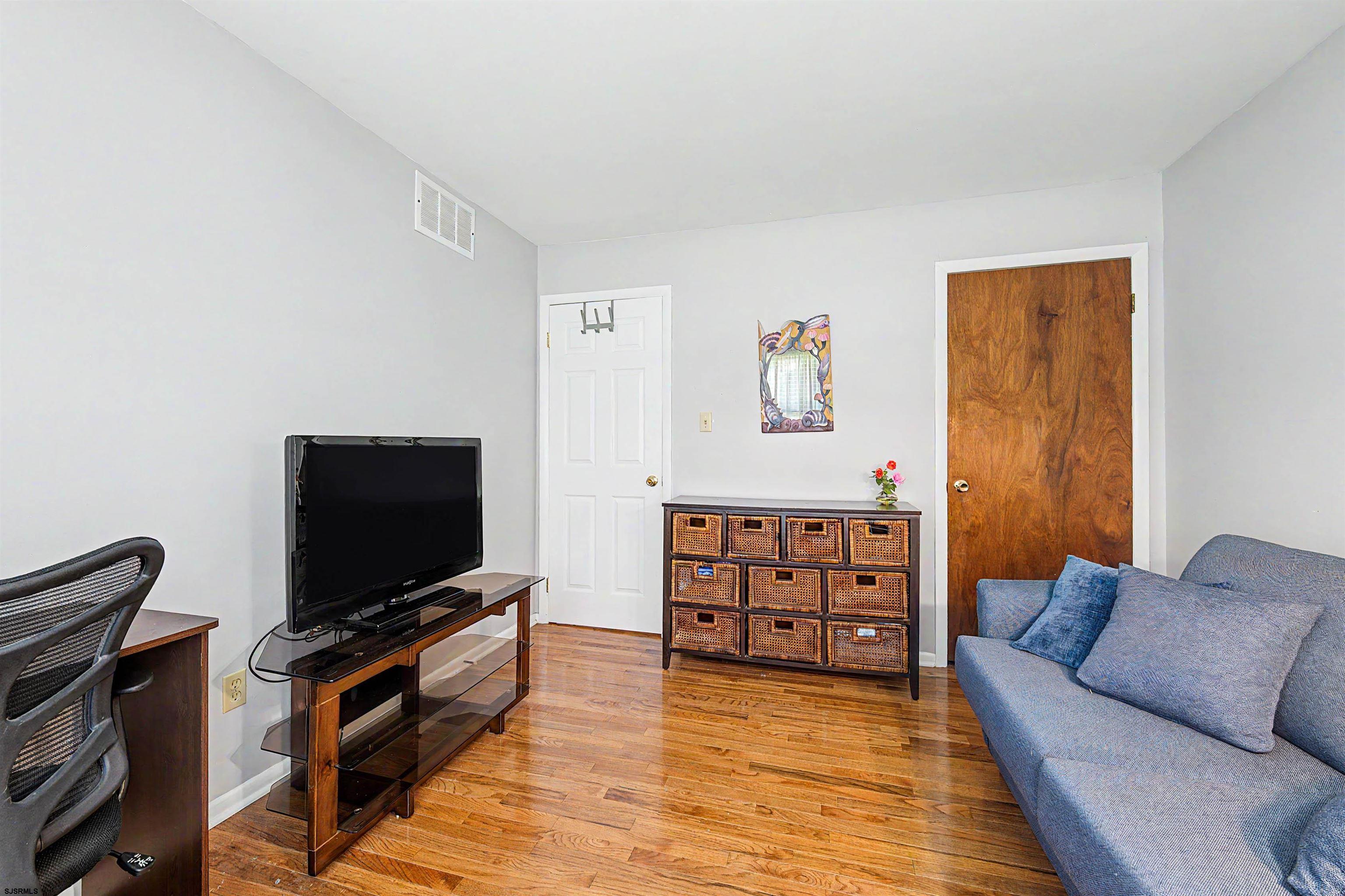 611353 | Photo 24