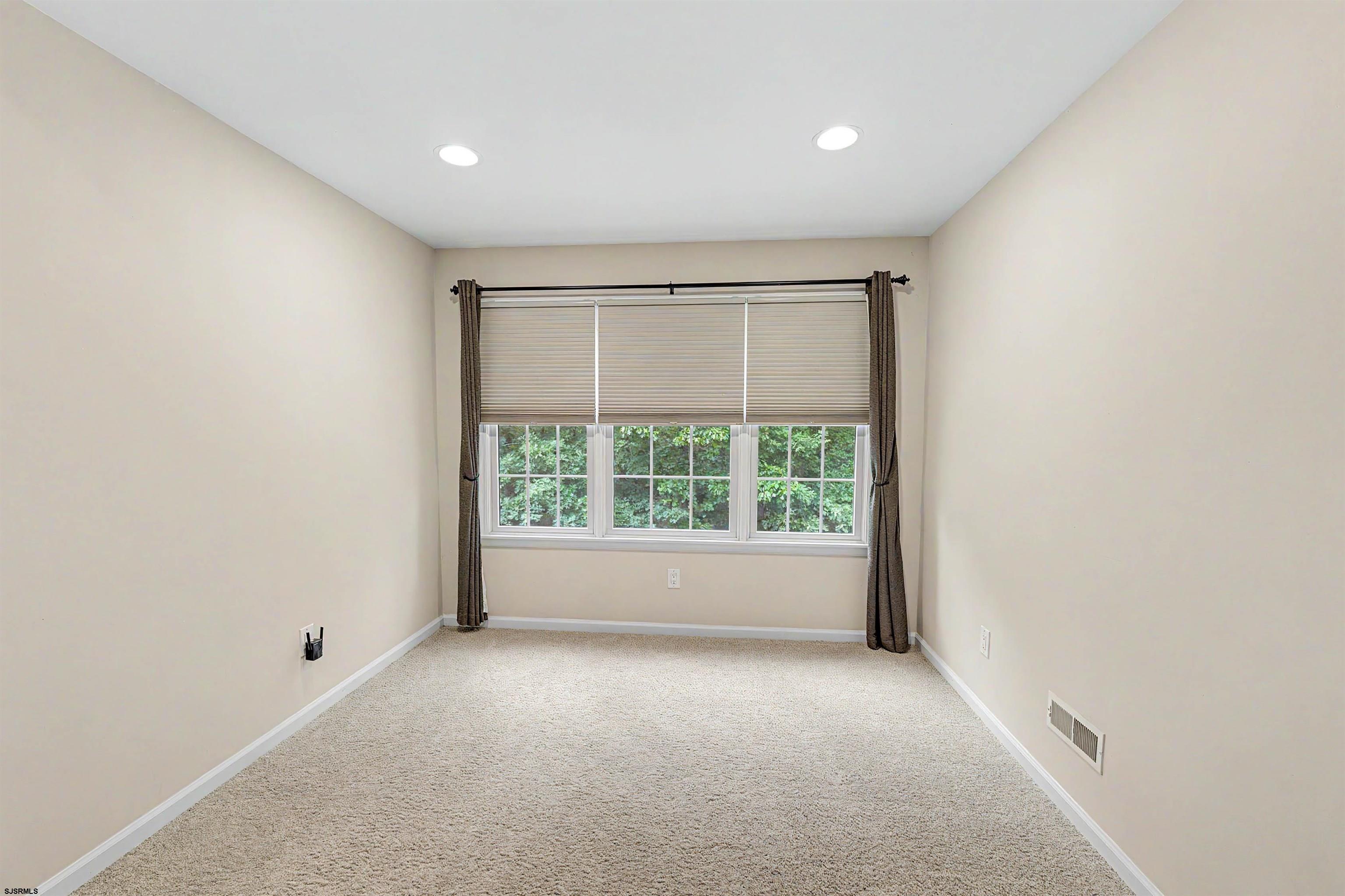 611449 | Photo 36