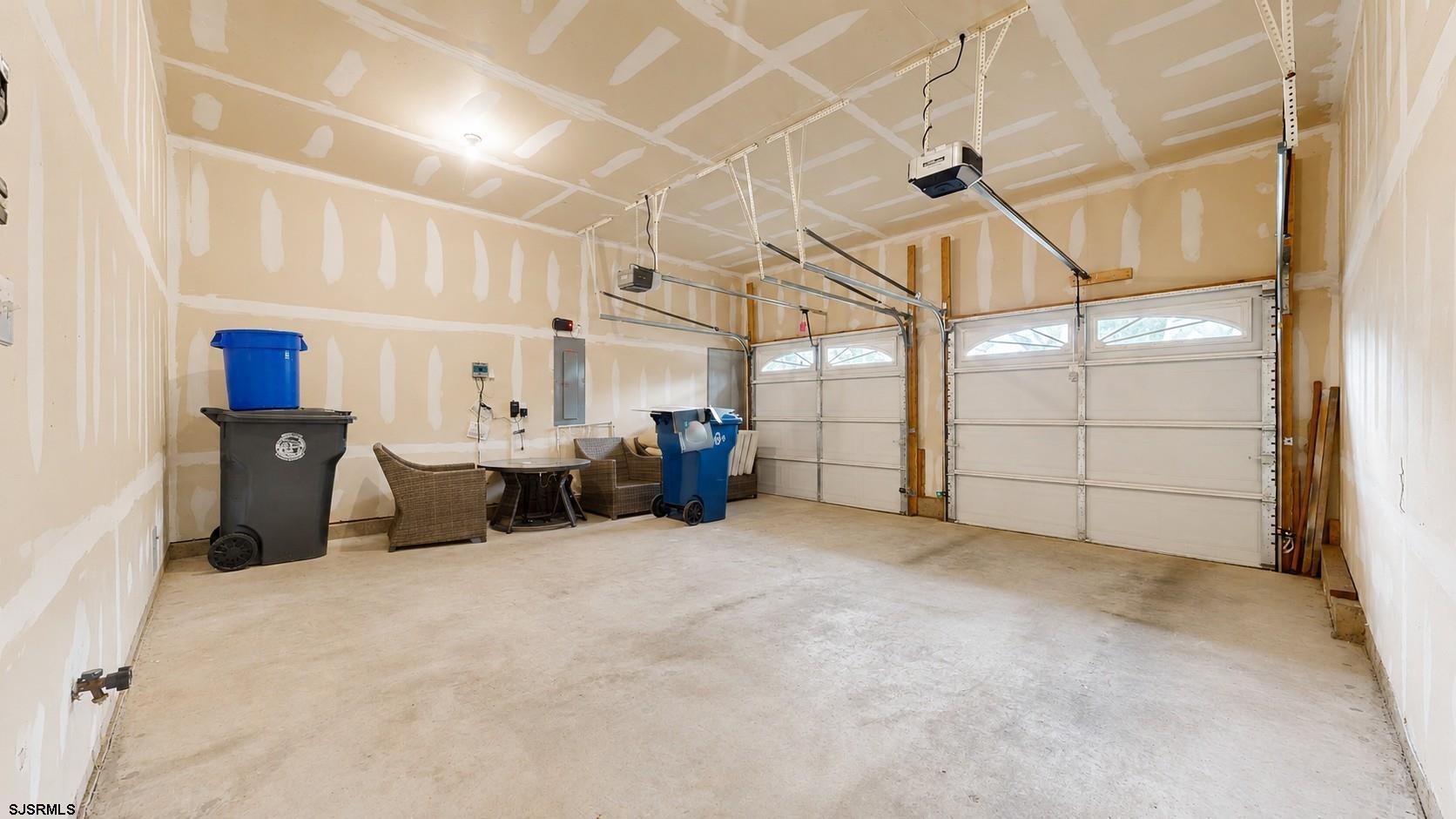 8 Lewis Dr