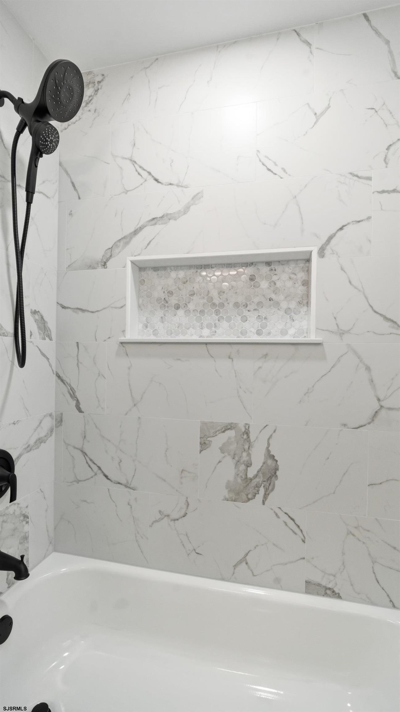 611570 | Photo 23