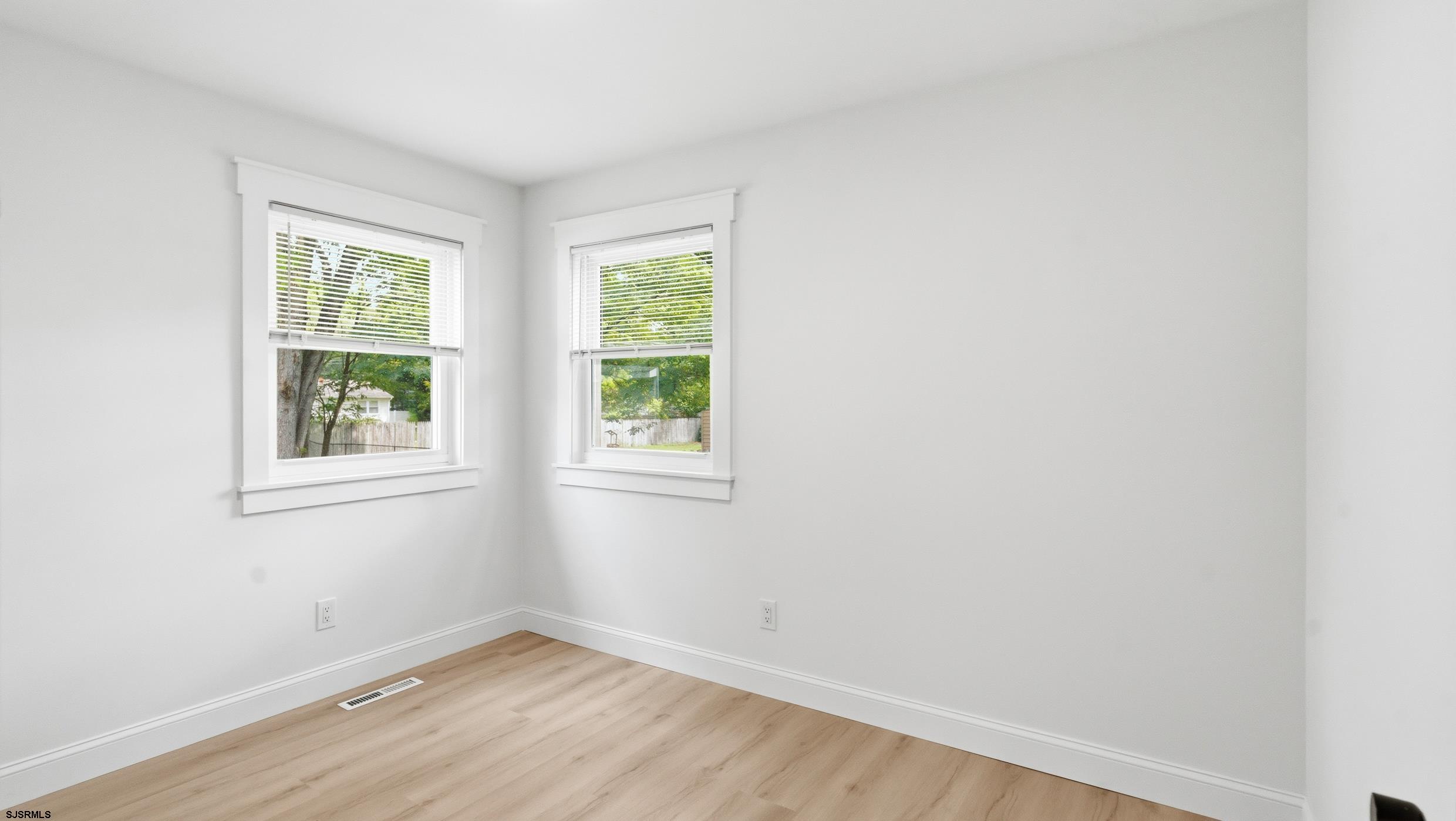 611570 | Photo 27