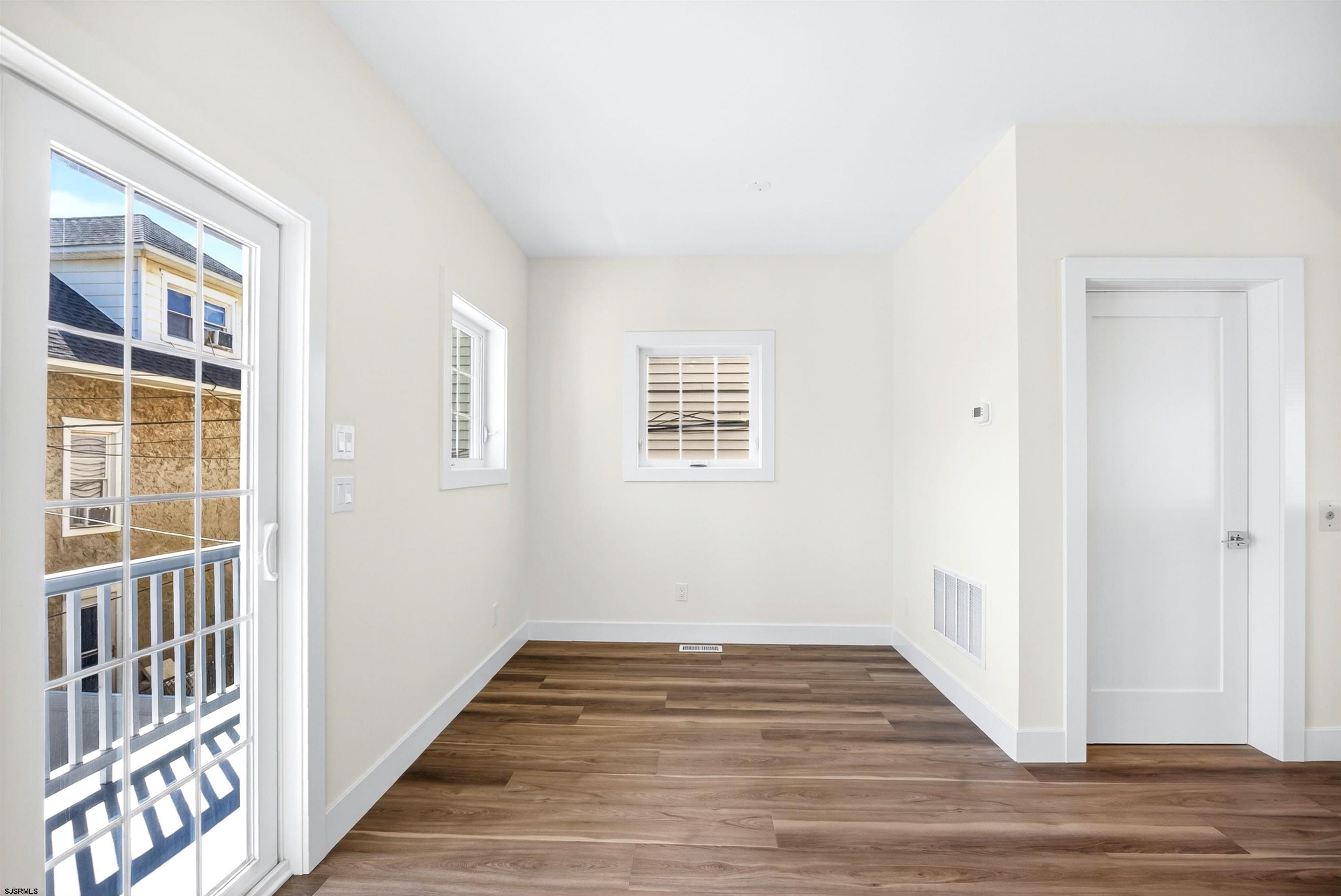21 S Richards Avenue