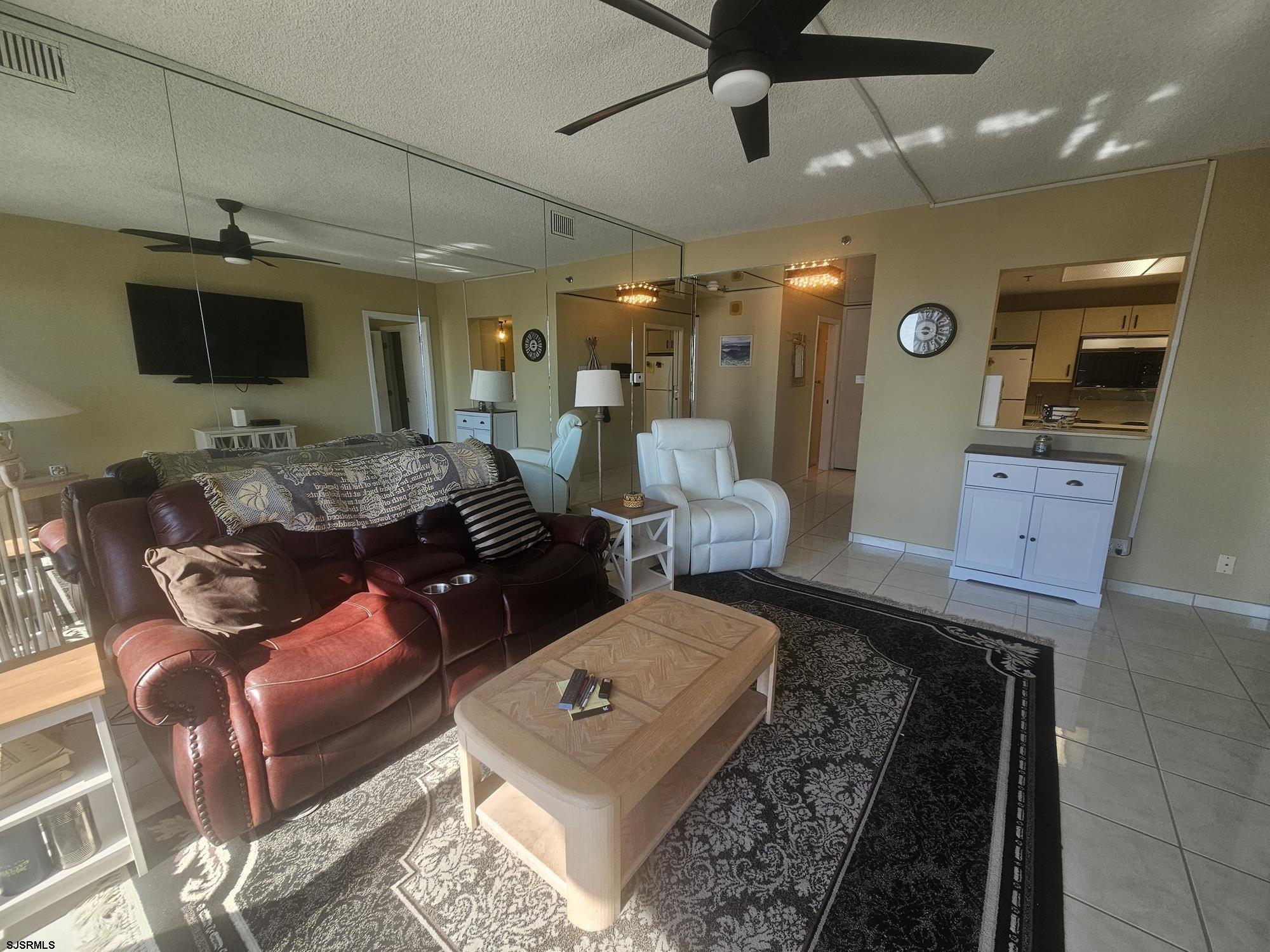3101 Boardwalk - Picture 4