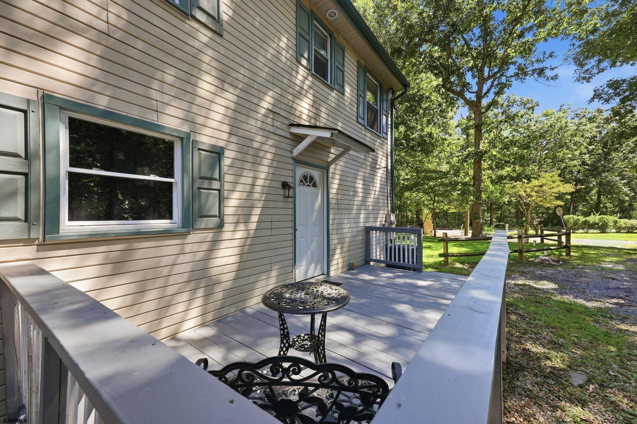 611700 | Photo 2